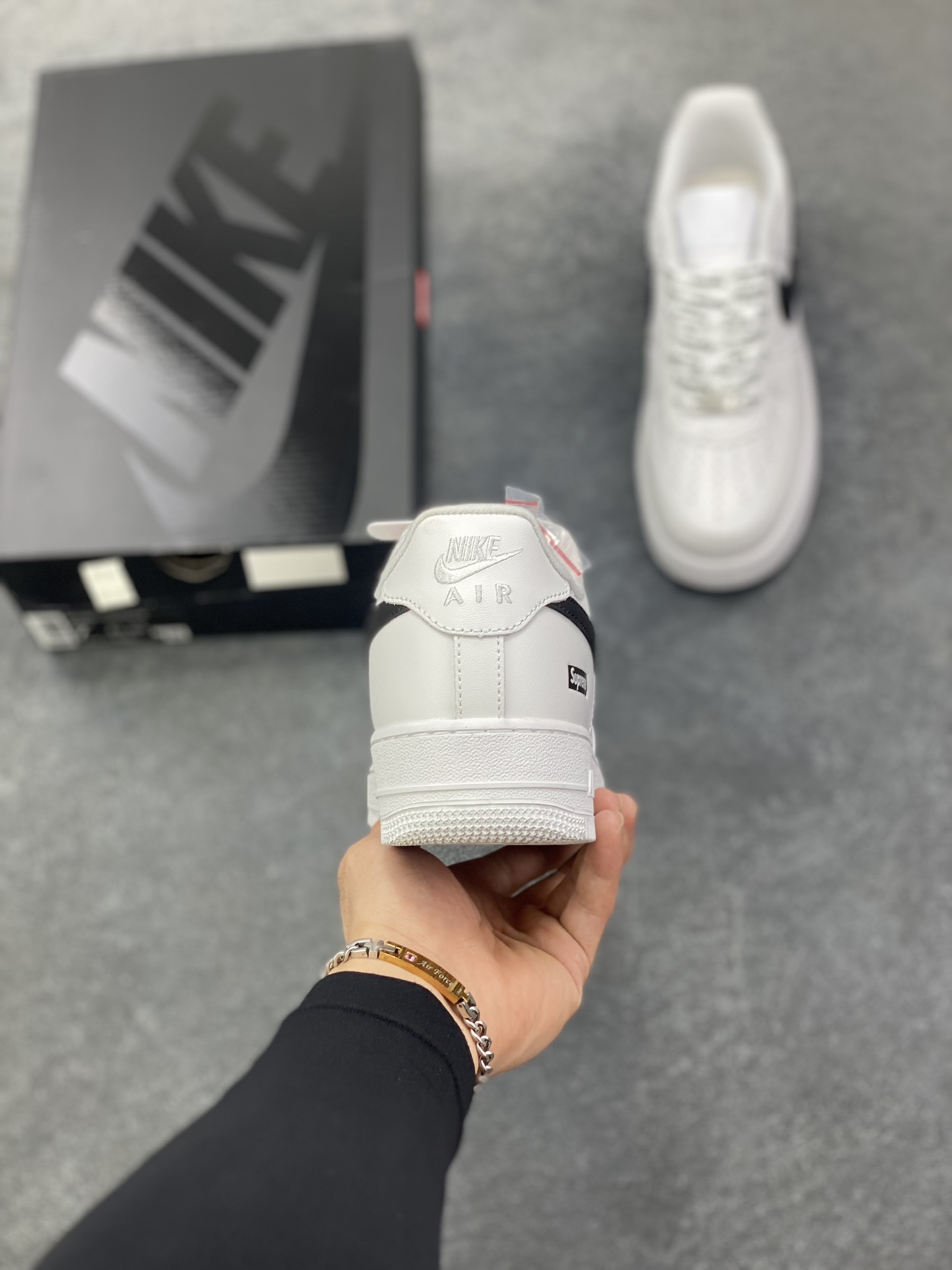 图片[4]-Nike Air Force 1 Low Supreme联名 空军一号低帮运动休闲板鞋 原楦头原纸板 打造纯正空军版型 专注外贸渠道 全掌内置蜂窝气垫 原盒配件 原厂中底钢印、拉帮完美 货号：CU9225-102 尺码：36 36.5 37.5 38 38.5 39 40 40.5 41 42 42.5 43 44 44.5 45-选品中心