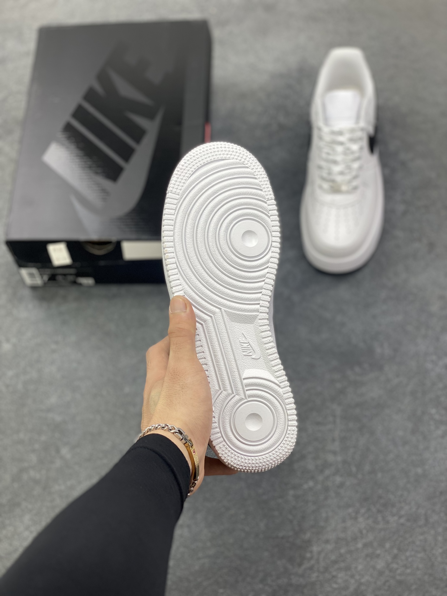 图片[5]-Nike Air Force 1 Low Supreme联名 空军一号低帮运动休闲板鞋 原楦头原纸板 打造纯正空军版型 专注外贸渠道 全掌内置蜂窝气垫 原盒配件 原厂中底钢印、拉帮完美 货号：CU9225-102 尺码：36 36.5 37.5 38 38.5 39 40 40.5 41 42 42.5 43 44 44.5 45-选品中心