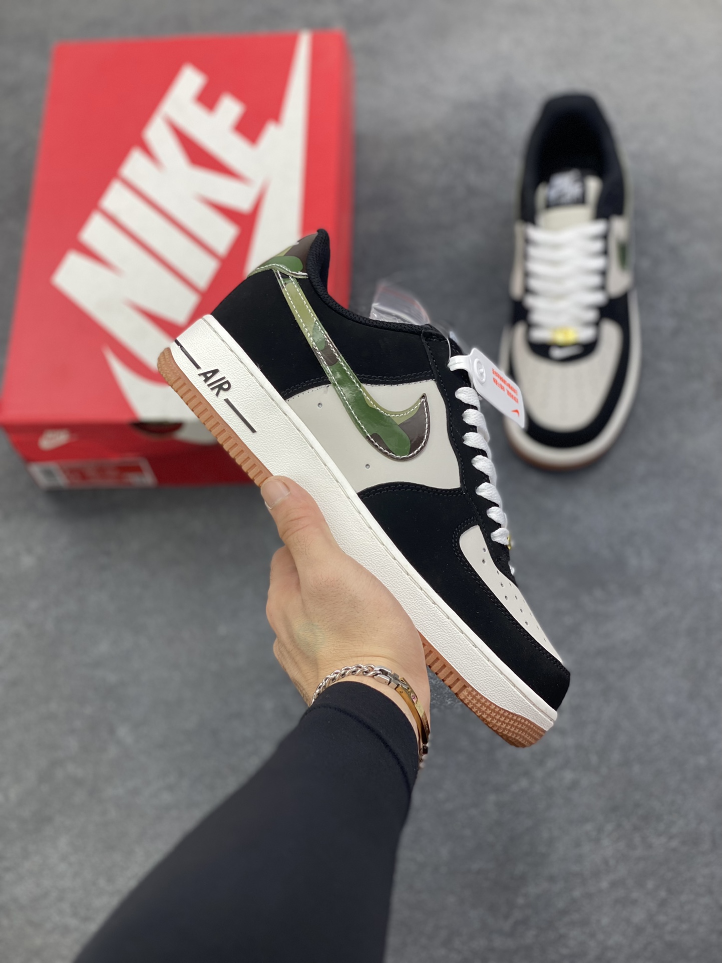 Air Force 1 Low 迷彩 原楦头原纸板 打造纯正空军版型 #专注外贸渠道 全掌内置蜂窝气垫 #原盒配件 原厂中底钢印、拉帮完美 货号：HQ1967-200 尺码：36 36.5 37.5 38 38.5 39 40 40.5 41 42 42.5 43 44 44.5 45 46-选品中心