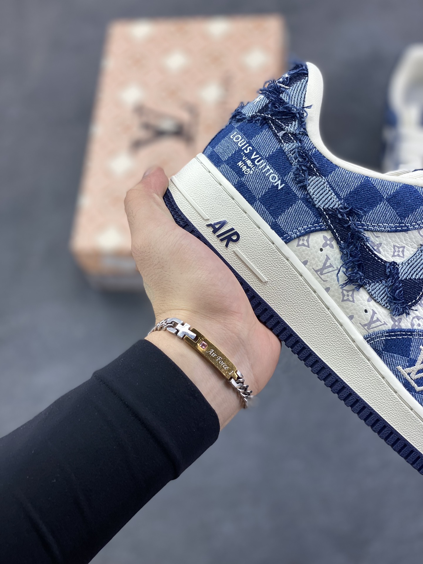 图片[6]-NIke Air Force 1 \’07 Low LV联名–白海军蓝空军一号低帮 运动鞋 休闲鞋 折边针车 流苏格子防水牛仔布 高级夜光效果 工艺难度大 原楦头原纸板 高端定制鞋盒 原厂鞋底 超高清洁度 细节完美 货号：YF9511-816 尺码：36 36.5 37.5 38 38.5 39 40 40.5 41 42 42.5 43 44 44.5 45-选品中心