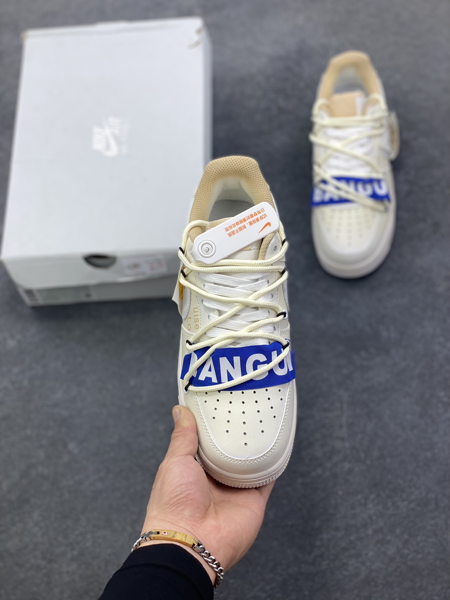 图片[2]-福利特价 Nike Air Force 1 \’07 Low 原楦头原纸板 打造纯正空军版型 #专注外贸渠道 全掌内置蜂窝气垫 #原盒配件 原厂中底钢印、拉帮完美 官方同步上架 货号：CW2288-111 尺码：36 36.5 37.5 38 38.5 39 40 40.5 41 42 42.5 43 44 44.5 45-选品中心