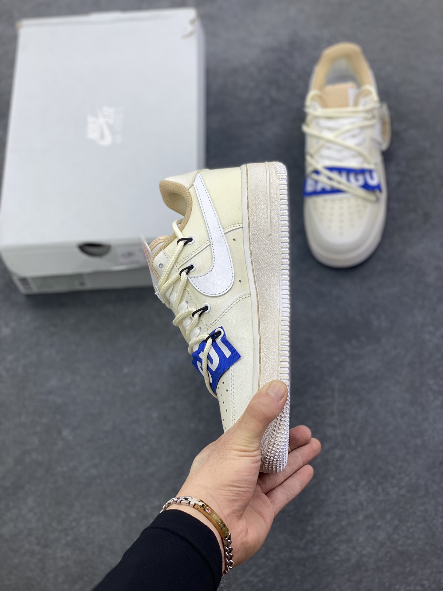图片[3]-福利特价 Nike Air Force 1 \’07 Low 原楦头原纸板 打造纯正空军版型 #专注外贸渠道 全掌内置蜂窝气垫 #原盒配件 原厂中底钢印、拉帮完美 官方同步上架 货号：CW2288-111 尺码：36 36.5 37.5 38 38.5 39 40 40.5 41 42 42.5 43 44 44.5 45-选品中心