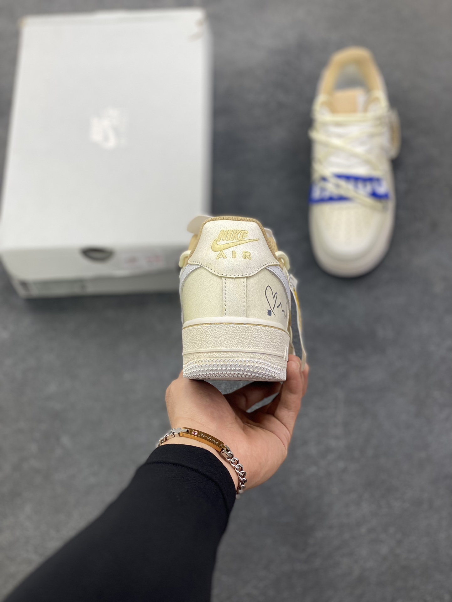 图片[4]-福利特价 Nike Air Force 1 \’07 Low 原楦头原纸板 打造纯正空军版型 #专注外贸渠道 全掌内置蜂窝气垫 #原盒配件 原厂中底钢印、拉帮完美 官方同步上架 货号：CW2288-111 尺码：36 36.5 37.5 38 38.5 39 40 40.5 41 42 42.5 43 44 44.5 45-选品中心