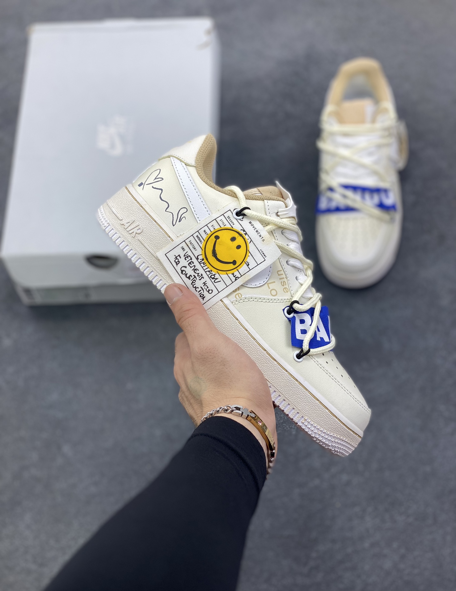 福利特价 Nike Air Force 1 \'07 Low 原楦头原纸板 打造纯正空军版型 #专注外贸渠道 全掌内置蜂窝气垫 #原盒配件 原厂中底钢印、拉帮完美 官方同步上架 货号：CW2288-111 尺码：36 36.5 37.5 38 38.5 39 40 40.5 41 42 42.5 43 44 44.5 45-选品中心