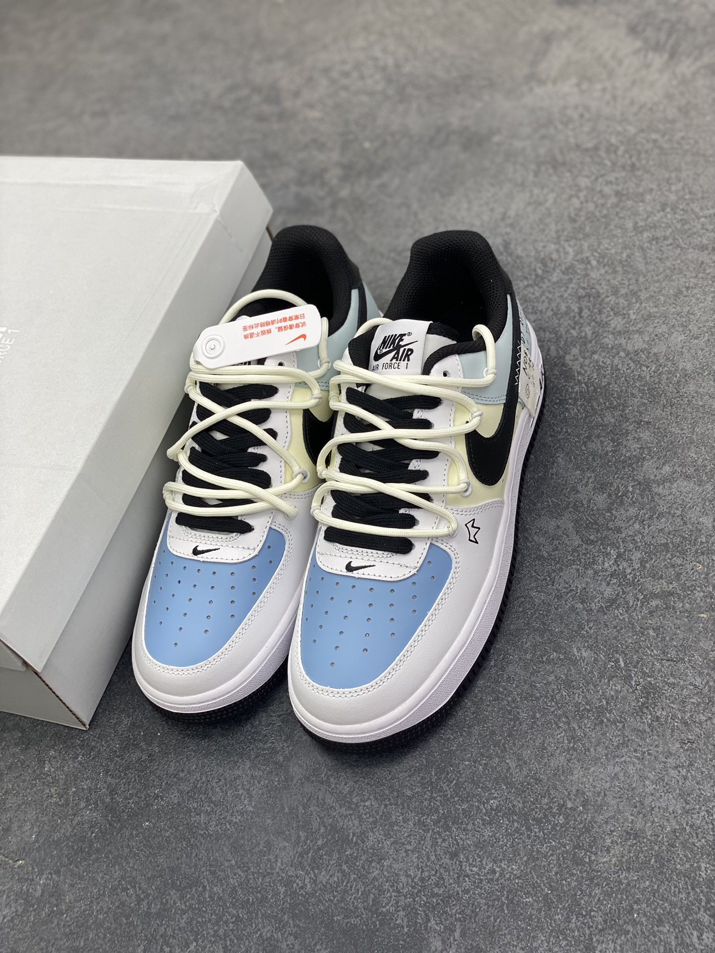 图片[8]-福利特价 Nike Air Force 1\’07 Low 白灰黑绑带 原楦头原纸板 打造纯正空军版型专注外贸渠道 全掌内置蜂窝气垫 原盒配件 原厂中底钢印、拉帮完美 货号：DH7561-102 尺码：36 36.5 37.5 38 38.5 39 40 40.5 41 42 42.5 43 44 44.5 45-选品中心