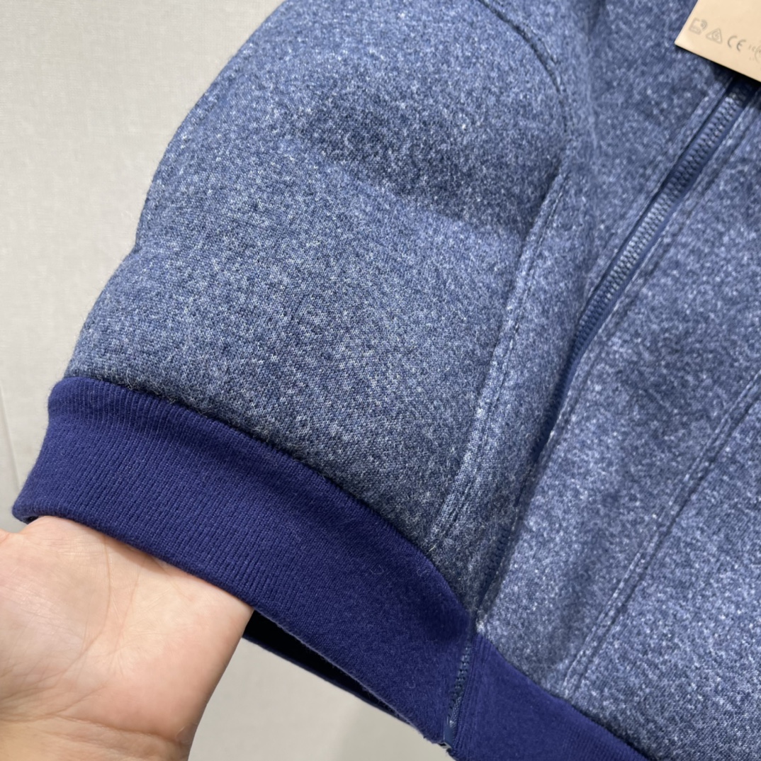 Miu 25秋冬新款 摇粒绒马甲 领口的毛毛超可爱 超级厚实的一件 高蓬松饱满颗粒绒 触感软糯 侧边拉链