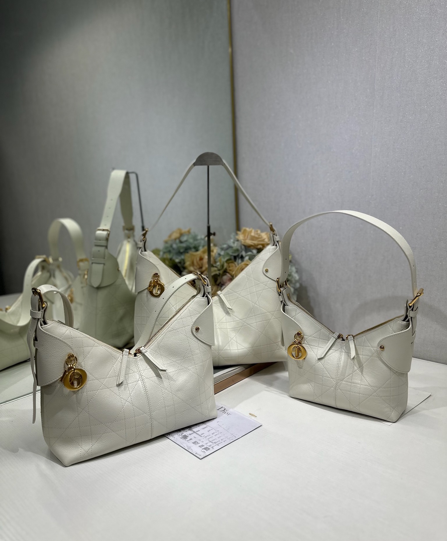 NO:558226,Dior Voyage Handbag #Goat Pattern White Small/Medium/Large Comparison Chart Model 2846//2844, Dior, dior, dior19860909Dior Voyage 手袋#山羊纹白色 小/中/大 对比图 型号2846//2844,迪奥,dior,dior,Bag