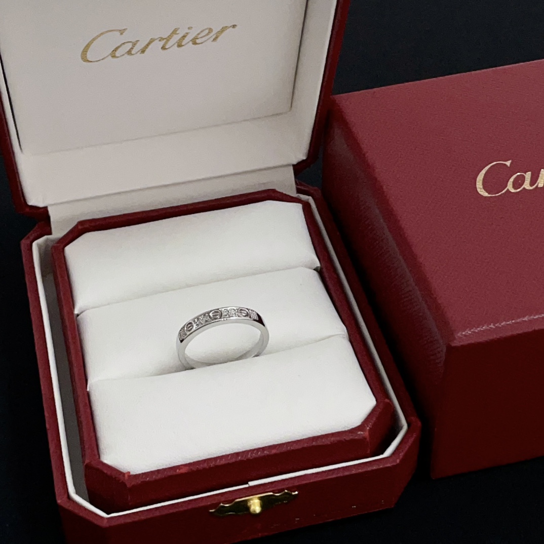NO:556963,Cartier diamond-set ring, high-end customized version, diamond-set technology, V gold material, classic and fashionable style, using sharp lines to reconstruct the aesthetics of love!  Breaking the rules, the diamond-encrusted design actually achieves the ceiling of high-end sense - no need for flashy accumulation, love should be as pure as ever. Cartier is loved by many celebrities and Internet celebrities. The Leopard series bracelet is absolutely an eternal classic, and it is not limited to men and women, and there is no age limit!  Wear it and you will be the center of attention!  , jewelry boutique, cartier, ring, bracelet19860909卡地亚镶钻戒指 高端定制版本 镶嵌钻工艺 V金材质 经典而时尚风格 用凌厉线条重构爱情美学！打破常规,镶嵌钻设计反而成就高级感天花板——无需浮华堆砌,爱本应纯粹如初 卡地亚受众多明星网红的爱戴 豹子系列手镯 绝对是永恒经典 而且男女不限 年龄不限 ！戴上它你就是焦点！,饰品精品,cartier,ring,bracelet,Jewelry