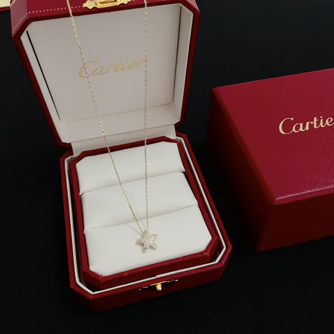 NO:556994,Cartier diamond-encrusted necklace, high-end customized version, diamond-encrusted craftsmanship, V gold material, classic and fashionable style, reconstruct the aesthetics of love with sharp lines!  Breaking the rules, the diamond-encrusted design actually achieves the ceiling of high-end sense - no need for flashy accumulation, love should be as pure as ever. Cartier is loved by many celebrities and Internet celebrities. The Leopard series bracelet is absolutely an eternal classic, and it is not limited to men and women, and there is no age limit!  Wear it and you will be the center of attention!  , jewelry boutique,cartier,necklace,bracelet19860909卡地亚镶钻项链 高端定制版本 镶嵌钻工艺 V金材质 经典而时尚风格 用凌厉线条重构爱情美学！打破常规,镶嵌钻设计反而成就高级感天花板——无需浮华堆砌,爱本应纯粹如初 卡地亚受众多明星网红的爱戴 豹子系列手镯 绝对是永恒经典 而且男女不限 年龄不限 ！戴上它你就是焦点！,饰品精品,cartier,necklace,bracelet,Jewelry