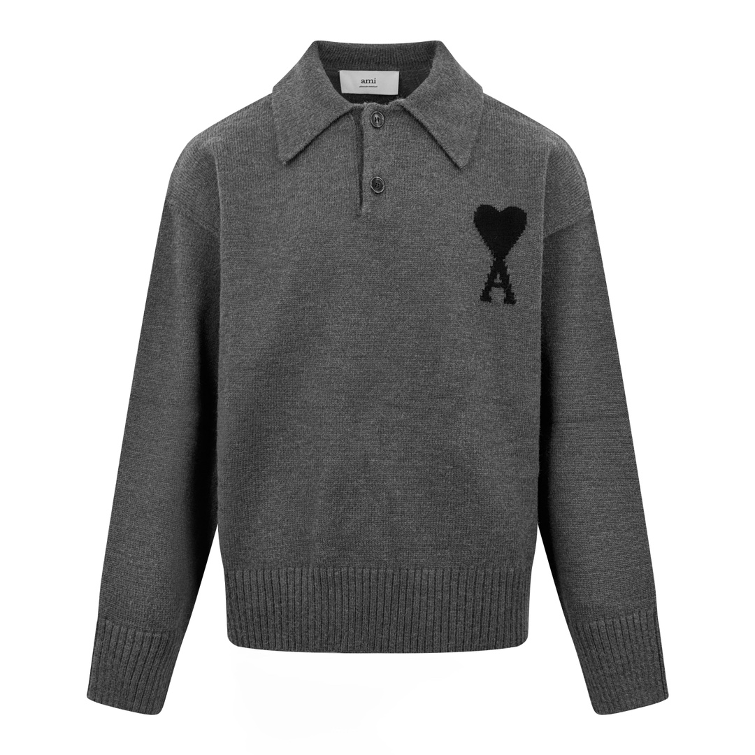 NO:570019,Ami Paris love jacquard woolen Polo shirt, custom-woven luxurious Merino wool, soft and delicate, comfortable and close to the skin, using high-grade gray as ink, calm and restrained, a contrasting love heart jumps on the chest, quietly exuding its own charming halo, fully recognizable as a brand, the design of the Polo collar is neat and capable, perfectly blending French laziness and modern fashion, it is the ultimate simplification of color, and it also conveys the love and persistence of life.  Meet the ultimate simplicity, the well-deserved king of versatility. Technique 1: Jacquard tissue imported from Germany. Precisely control the arrangement and interweaving of yarns. Carefully interweave on the loom. Ami love jacquard art pattern inlay. The fabric is more vivid and three-dimensional. Technique 2: Softening and deodorizing process of garment washing water. Deep cleaning and deodorizing of clothes through professional washing equipment and specific detergents.   Improve the feel and appearance of clothing Customized accessories 1:1 Ami Horn buckle Customized 1:1 Ami Trademark Version Loose version Size S M L XL Style No. 25366-B45,,alexander wang19860909Ami Paris 爱心提花毛织Polo衫 定织奢柔美丽诺羊毛 柔软细腻 舒适贴肤 以高级灰为墨 沉稳内敛 胸前一抹撞色爱心跃然其上 悄然散发着独属于它的迷人光晕 品牌辨识度十足 Polo领的设计 利落而干练 将法式慵懒与现代时尚完美交融 是色彩的极致简化 更是传递出对生活的热爱与执着 邂逅极致简约 当之无愧的百搭王者 工艺1德国进口机提花组织而成 精确地控制纱线的排列和交织方式 在织机上精心交织 Ami爱心提花艺术图案镶饰 织物更加生动立体 工艺2: 成衣洗水加软去味工艺 通过专业的洗涤设备和特定的洗涤剂 对衣物进行深度清洁和去味处理 改善衣物的手感和外观 辅料定制1:1 Ami 牛角扣 定制1:1 Ami 商标 版型 宽松版型 尺码 S M L XL 款号 25366-B45,,alexander wang,Men's clothing