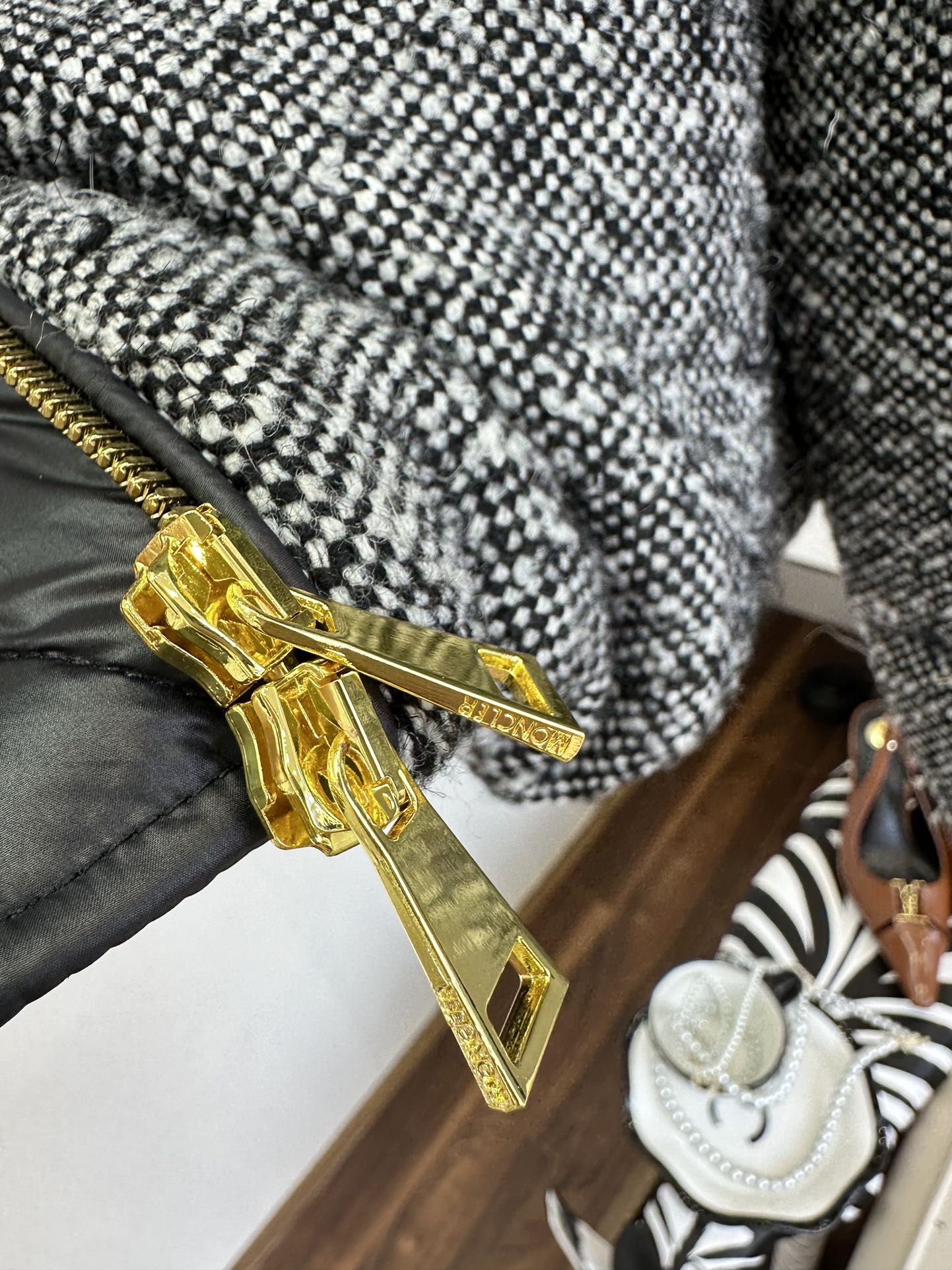 25 F蒙口最新款冬季战服 超美粗花尼羽绒服² ●SIZE 1 2 3 ●