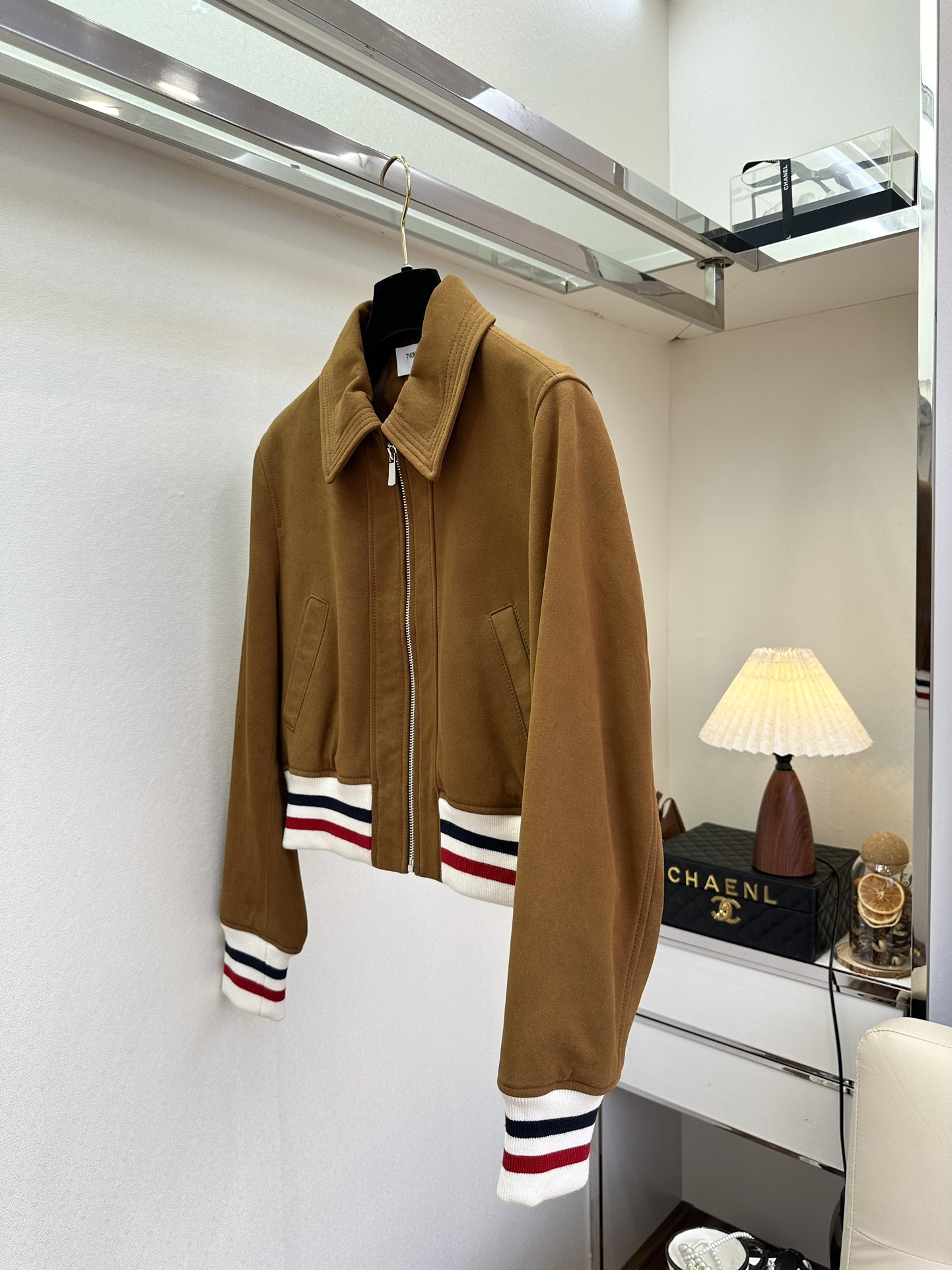 Women's Lambskin Leather Jacket with Knitted Trim - Stylish & Comfortable 5 i1760056752 1915 3
