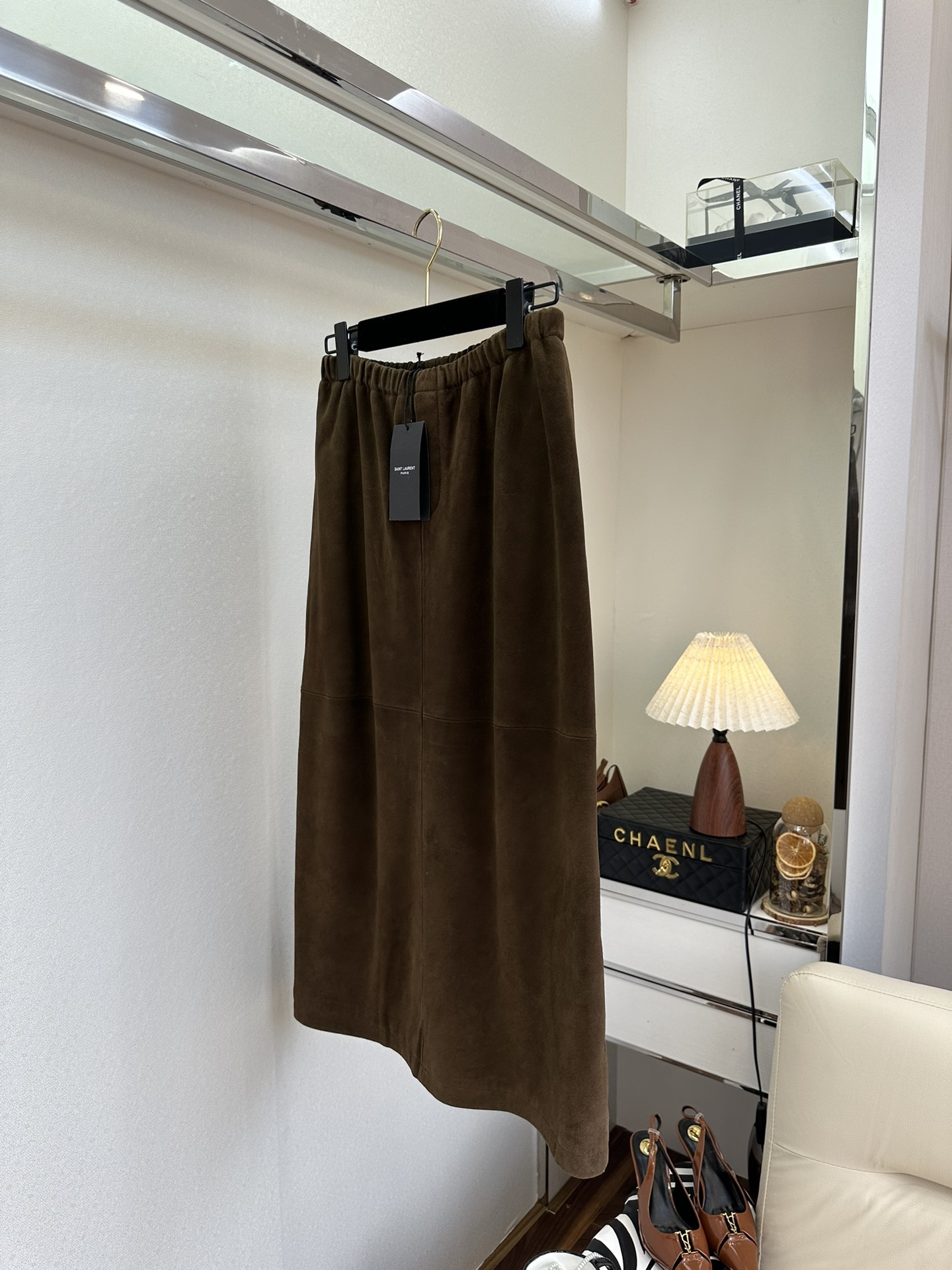 Elegant Brown Suede Midi Skirt - Timeless Style & Comfort 3 i1760057187 8112 1