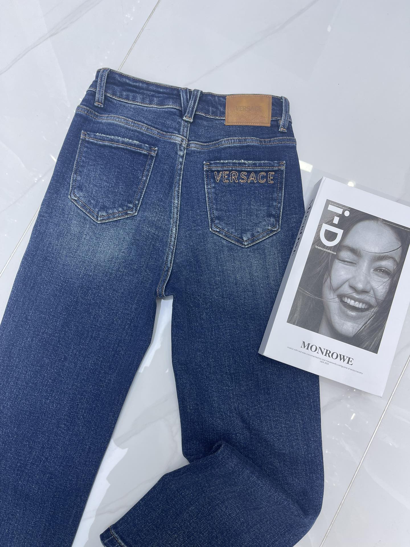 Versace Embroidered Slim-Fit Jeans: Comfortable Stretch Denim, Stylish Logo Detail 10 i1760067264 157 7