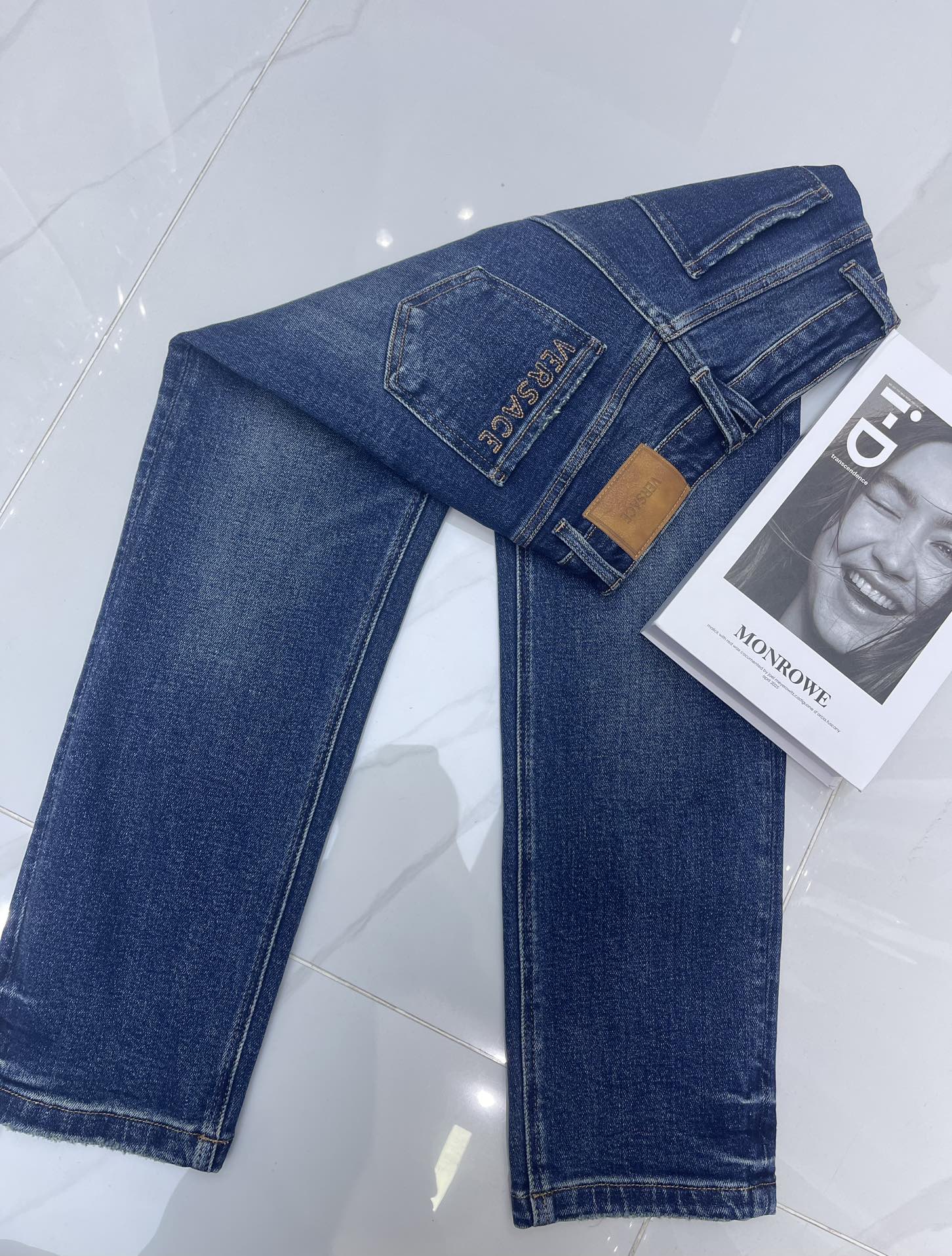 Versace Embroidered Slim-Fit Jeans: Comfortable Stretch Denim, Stylish Logo Detail 8 i1760067264 4178 8