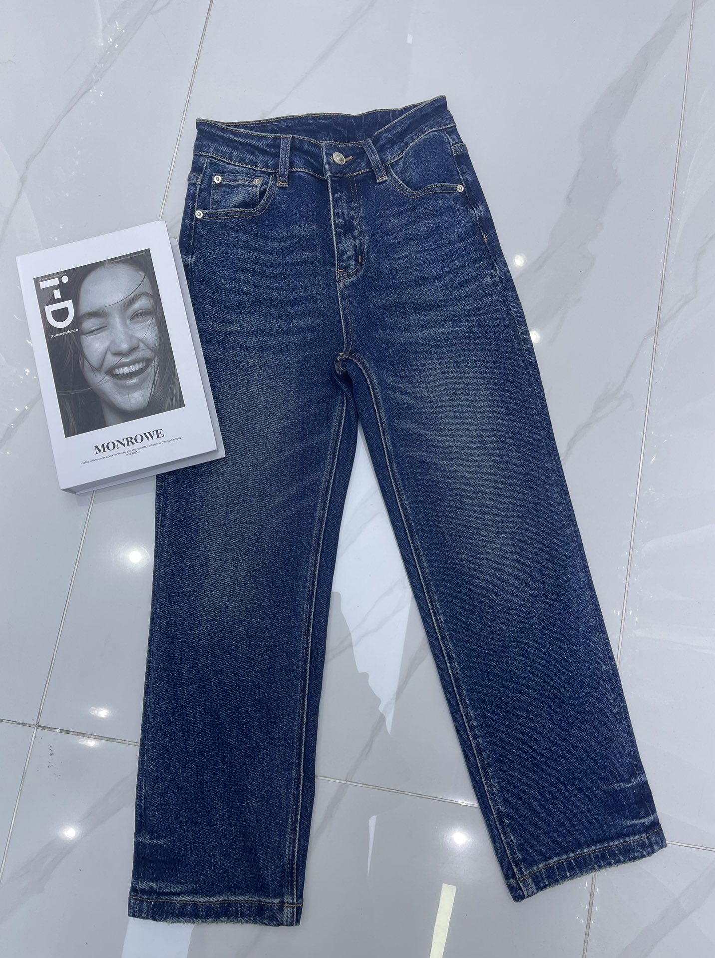 Versace Embroidered Slim-Fit Jeans: Comfortable Stretch Denim, Stylish Logo Detail 5 i1760067264 9102 3