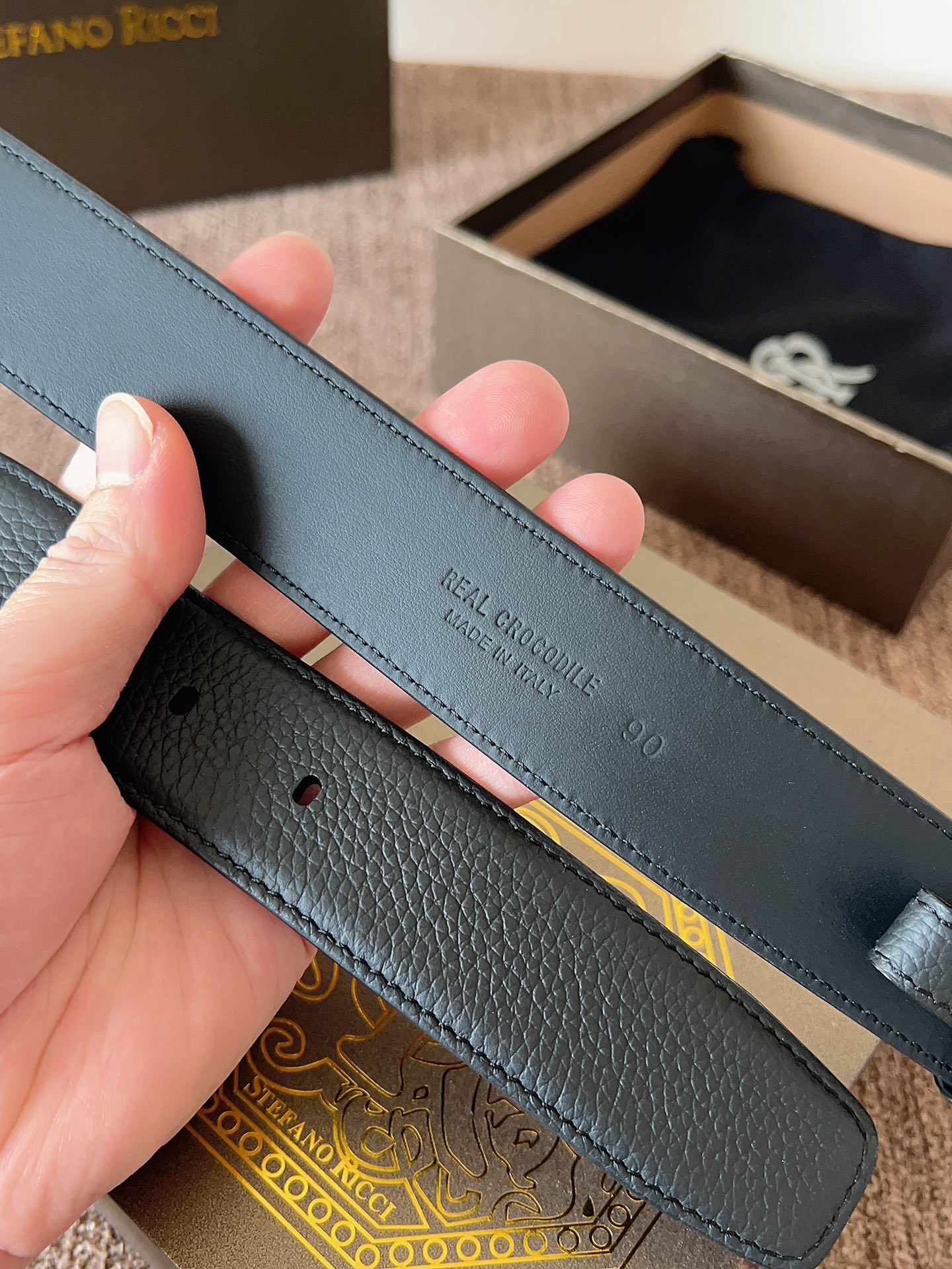 Unknown Stefano Ricci 针扣皮带简洁大方 采用 荔枝纹皮 经过部分手工打磨