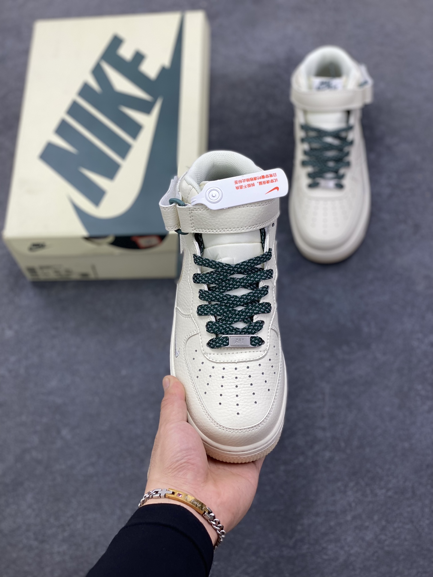 图片[2]-Nike Air Force 1 MID 米绿双色底 满天星空军一号中帮休闲板鞋 3M反光 水晶大底 定制鞋盒 原楦头原纸板 纯正空军版型 内置全掌气垫 货号：XL0236-235 尺码：36 36.5 37.5 38 38.5 39 40 40.5 41 42 42.5 43 44 44.5 45-选品中心