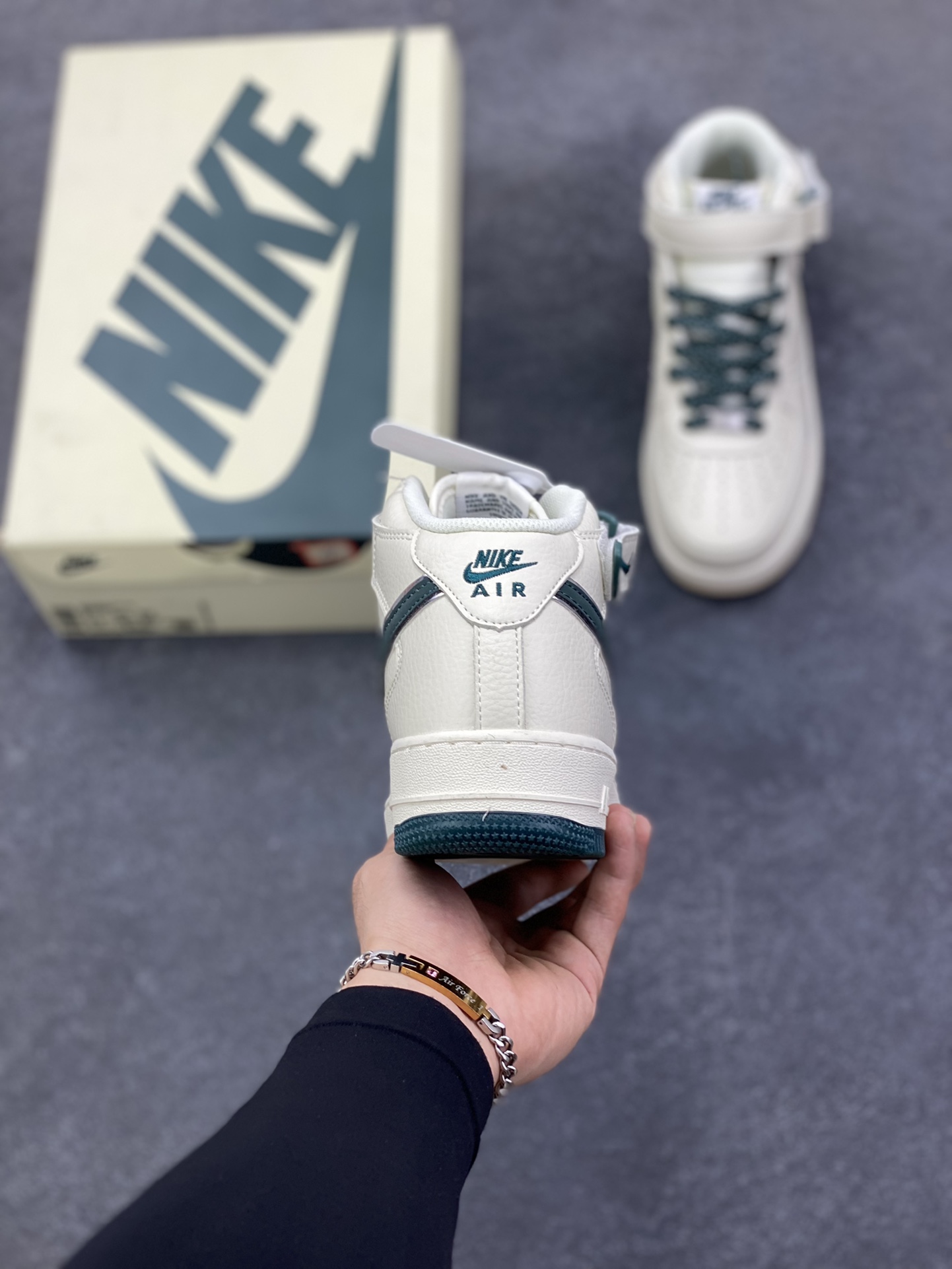 图片[4]-Nike Air Force 1 MID 米绿双色底 满天星空军一号中帮休闲板鞋 3M反光 水晶大底 定制鞋盒 原楦头原纸板 纯正空军版型 内置全掌气垫 货号：XL0236-235 尺码：36 36.5 37.5 38 38.5 39 40 40.5 41 42 42.5 43 44 44.5 45-选品中心