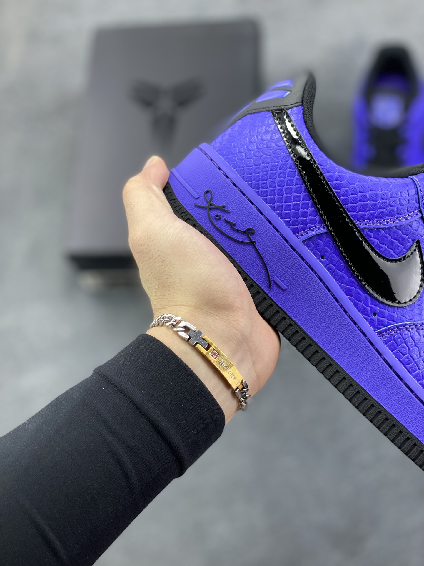 图片[6]-Nike Air Force 1 Low 空军一号低帮百搭休闲运动板鞋。柔软、弹性十足的缓震性能和出色的中底设计，横跨复古与现代的外型结合，造就出风靡全球三十多年的Force 1，直到今天还深受青睐。 货号：II7062-500 尺码：36 36.5 37.5 38 38.5 39 40 40.5 41 42 42.5 43 44 44.5 45-选品中心