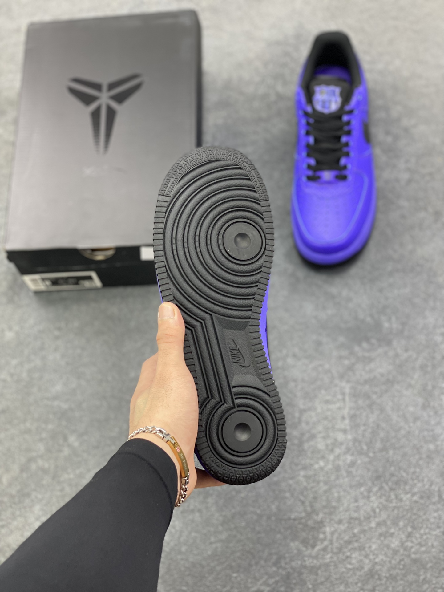 图片[5]-Nike Air Force 1 Low 空军一号低帮百搭休闲运动板鞋。柔软、弹性十足的缓震性能和出色的中底设计，横跨复古与现代的外型结合，造就出风靡全球三十多年的Force 1，直到今天还深受青睐。 货号：II7062-500 尺码：36 36.5 37.5 38 38.5 39 40 40.5 41 42 42.5 43 44 44.5 45-选品中心