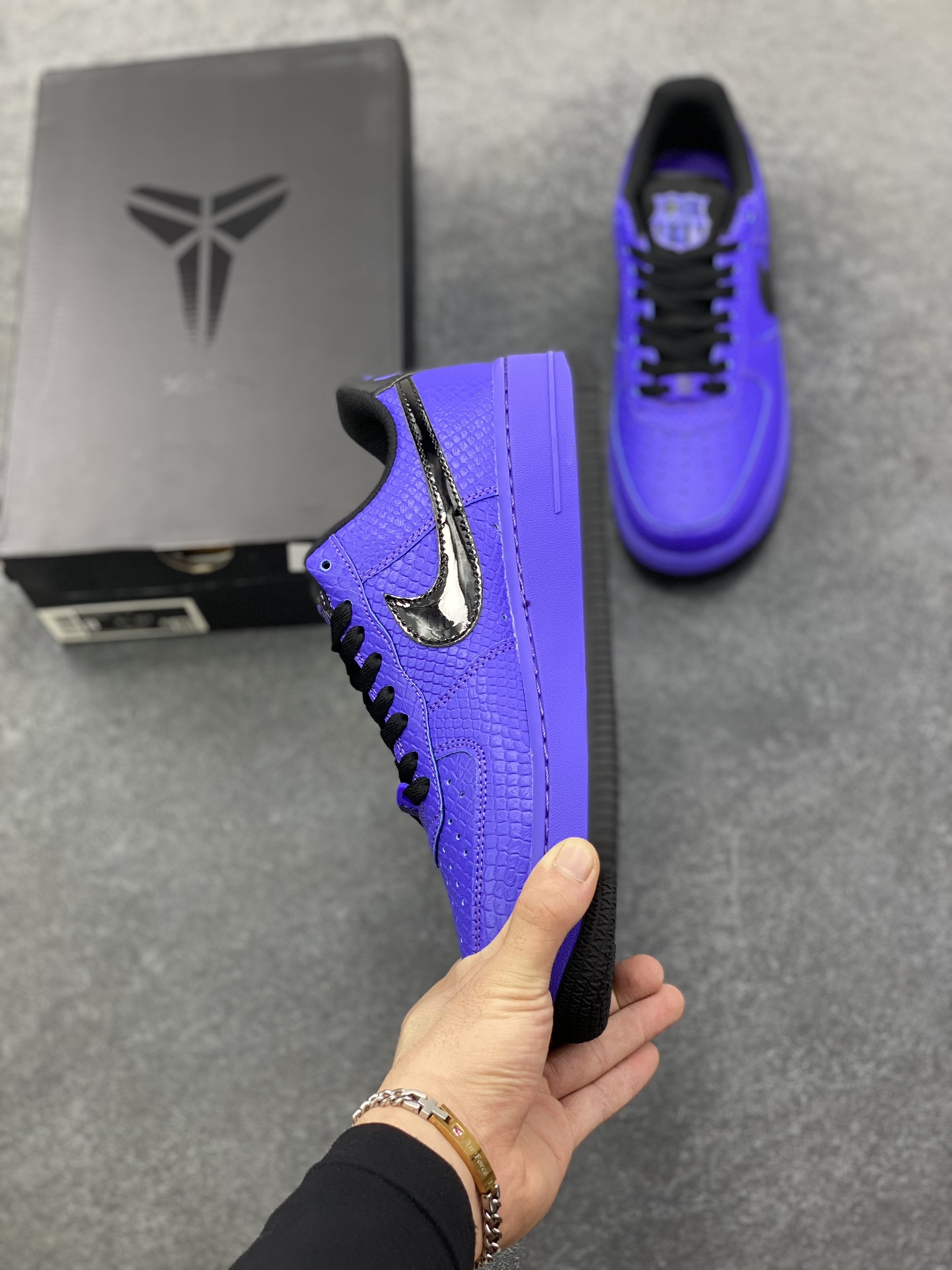 图片[3]-Nike Air Force 1 Low 空军一号低帮百搭休闲运动板鞋。柔软、弹性十足的缓震性能和出色的中底设计，横跨复古与现代的外型结合，造就出风靡全球三十多年的Force 1，直到今天还深受青睐。 货号：II7062-500 尺码：36 36.5 37.5 38 38.5 39 40 40.5 41 42 42.5 43 44 44.5 45-选品中心