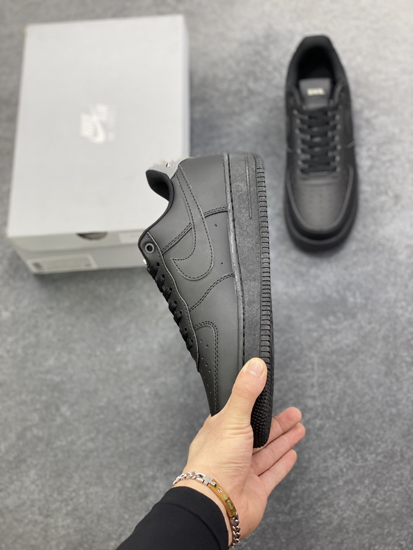 图片[3]-Nike Air Force 1 Low 空军一号低帮百搭休闲运动板鞋。柔软、弹性十足的缓震性能和出色的中底设计，横跨复古与现代的外型结合，造就出风靡全球三十多年的Force 1，直到今天还深受青睐。 货号：CW2288-001 尺码：36 36.5 37.5 38 38.5 39 40 40.5 41 42 42.5 43 44 44.5 45-选品中心