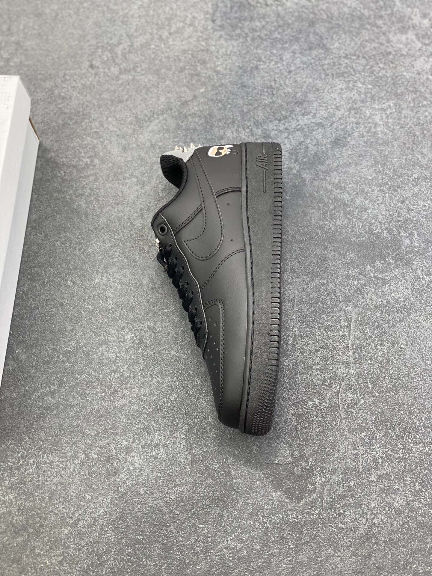 图片[7]-Nike Air Force 1 Low 空军一号低帮百搭休闲运动板鞋。柔软、弹性十足的缓震性能和出色的中底设计，横跨复古与现代的外型结合，造就出风靡全球三十多年的Force 1，直到今天还深受青睐。 货号：CW2288-001 尺码：36 36.5 37.5 38 38.5 39 40 40.5 41 42 42.5 43 44 44.5 45-选品中心