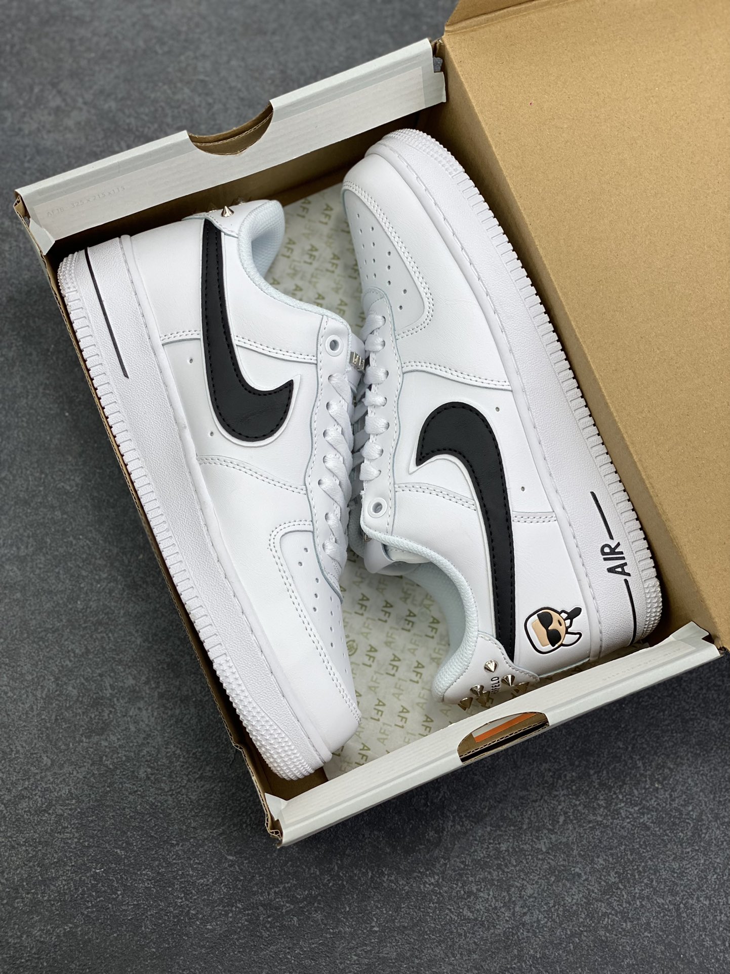 图片[9]-Nike Air Force 1 Low 空军一号低帮百搭休闲运动板鞋。柔软、弹性十足的缓震性能和出色的中底设计，横跨复古与现代的外型结合，造就出风靡全球三十多年的Force 1，直到今天还深受青睐。 货号：CW2288-001 尺码：36 36.5 37.5 38 38.5 39 40 40.5 41 42 42.5 43 44 44.5 45-选品中心