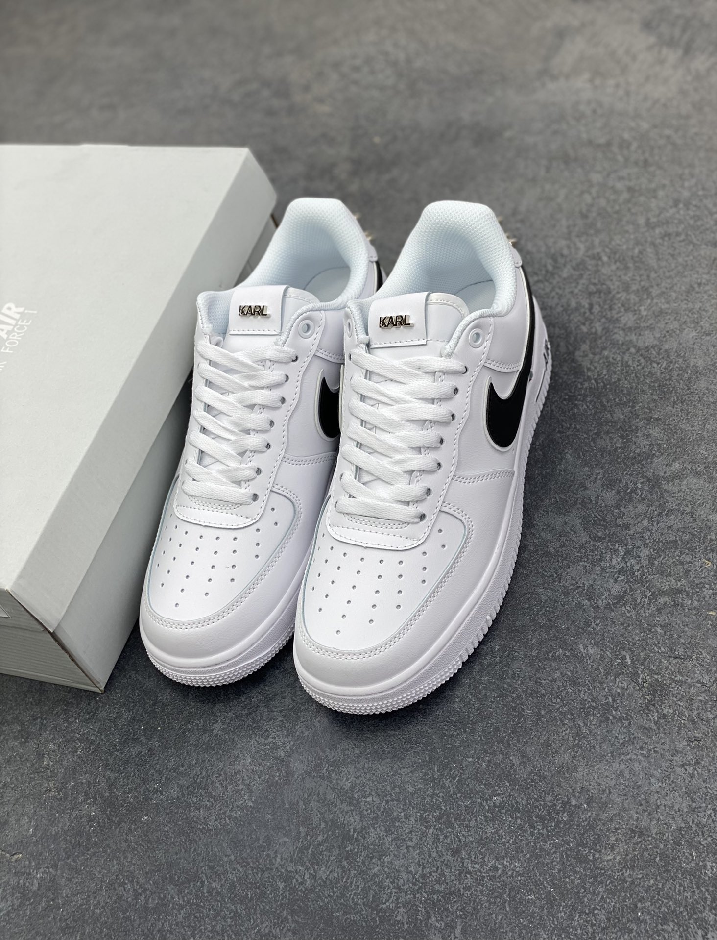 图片[8]-Nike Air Force 1 Low 空军一号低帮百搭休闲运动板鞋。柔软、弹性十足的缓震性能和出色的中底设计，横跨复古与现代的外型结合，造就出风靡全球三十多年的Force 1，直到今天还深受青睐。 货号：CW2288-001 尺码：36 36.5 37.5 38 38.5 39 40 40.5 41 42 42.5 43 44 44.5 45-选品中心