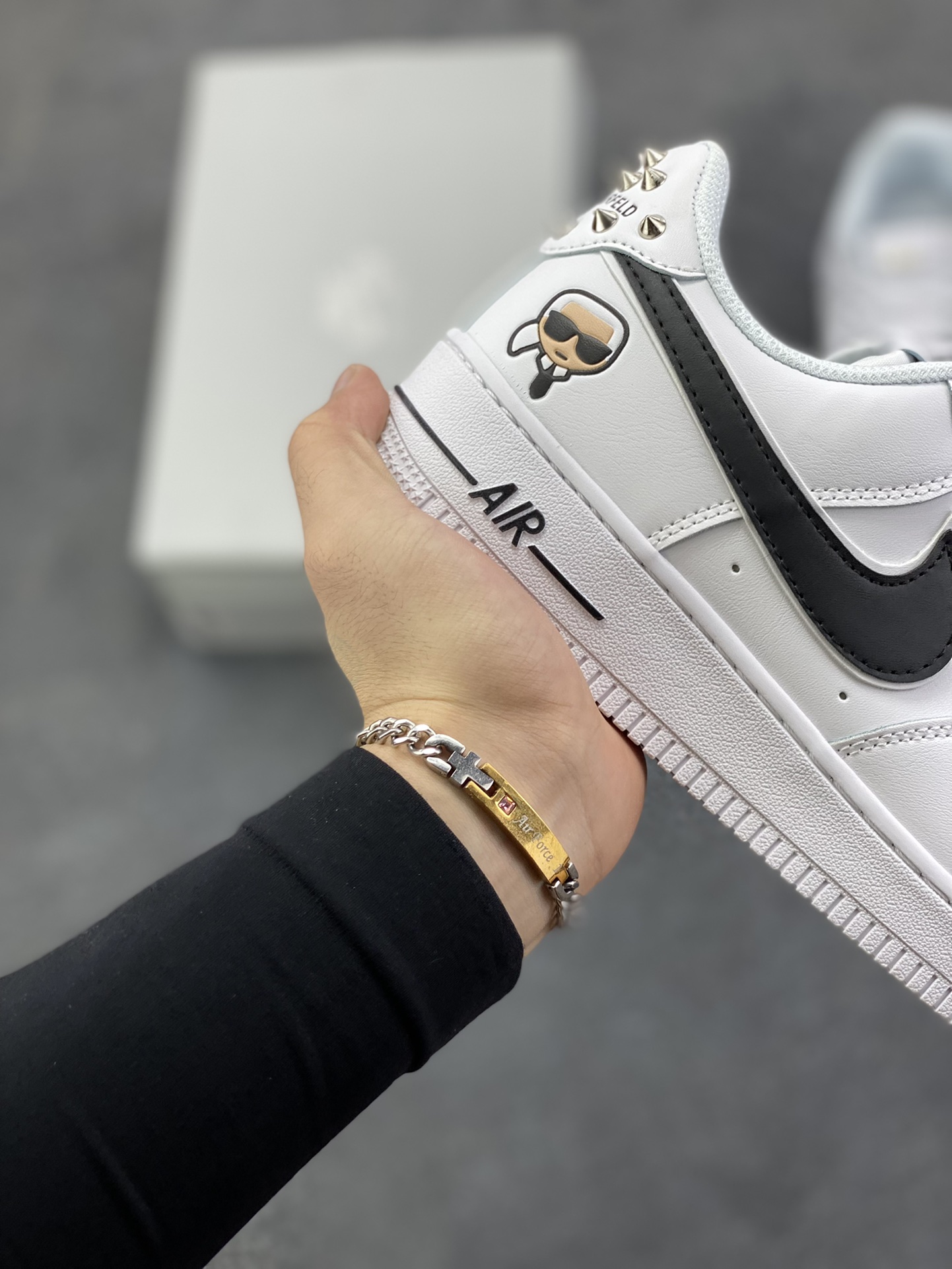 图片[6]-Nike Air Force 1 Low 空军一号低帮百搭休闲运动板鞋。柔软、弹性十足的缓震性能和出色的中底设计，横跨复古与现代的外型结合，造就出风靡全球三十多年的Force 1，直到今天还深受青睐。 货号：CW2288-001 尺码：36 36.5 37.5 38 38.5 39 40 40.5 41 42 42.5 43 44 44.5 45-选品中心