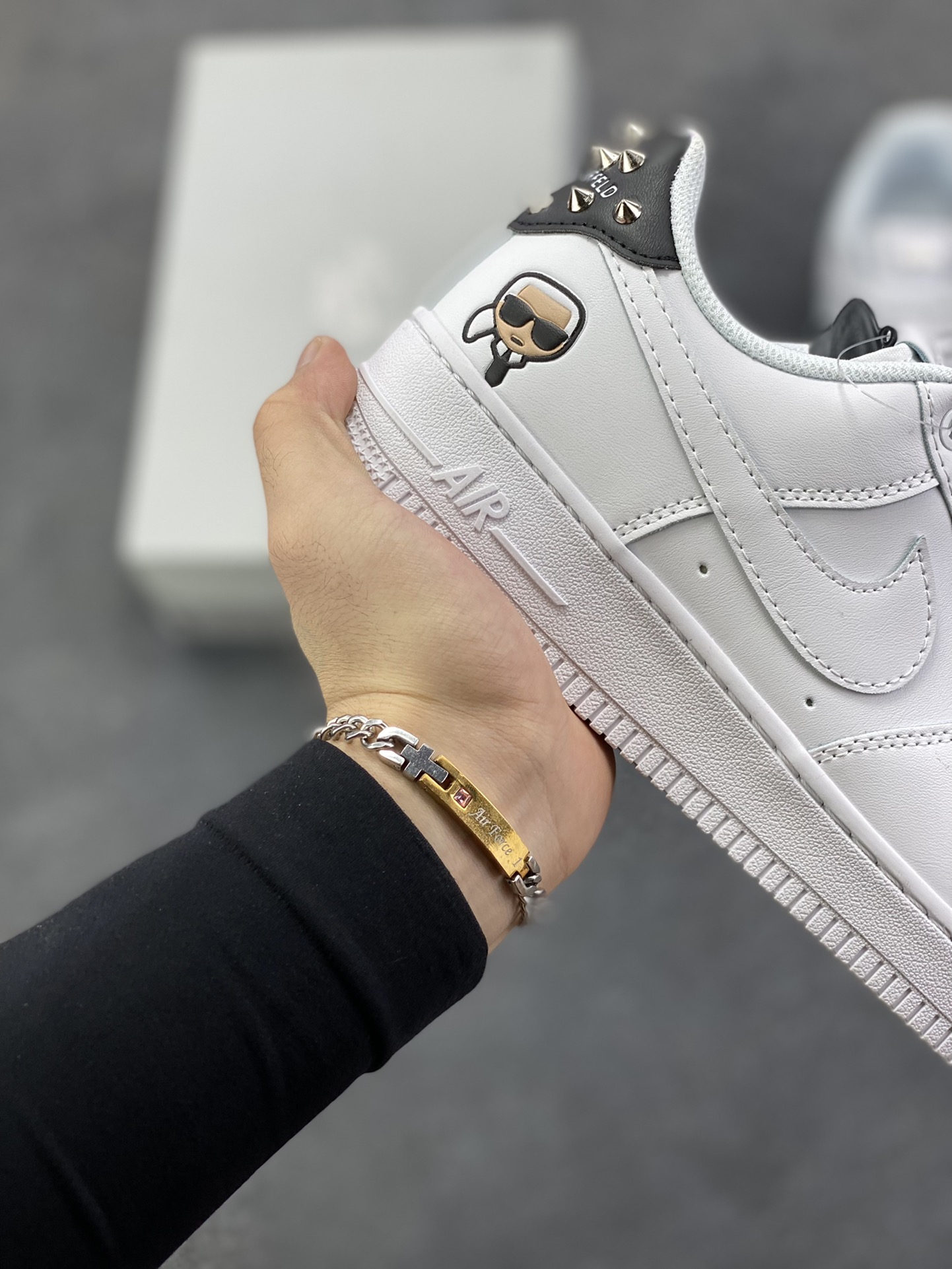 图片[6]-Nike Air Force 1 Low 空军一号低帮百搭休闲运动板鞋。柔软、弹性十足的缓震性能和出色的中底设计，横跨复古与现代的外型结合，造就出风靡全球三十多年的Force 1，直到今天还深受青睐。 货号：CW2288-111 尺码：36 36.5 37.5 38 38.5 39 40 40.5 41 42 42.5 43 44 44.5 45-选品中心