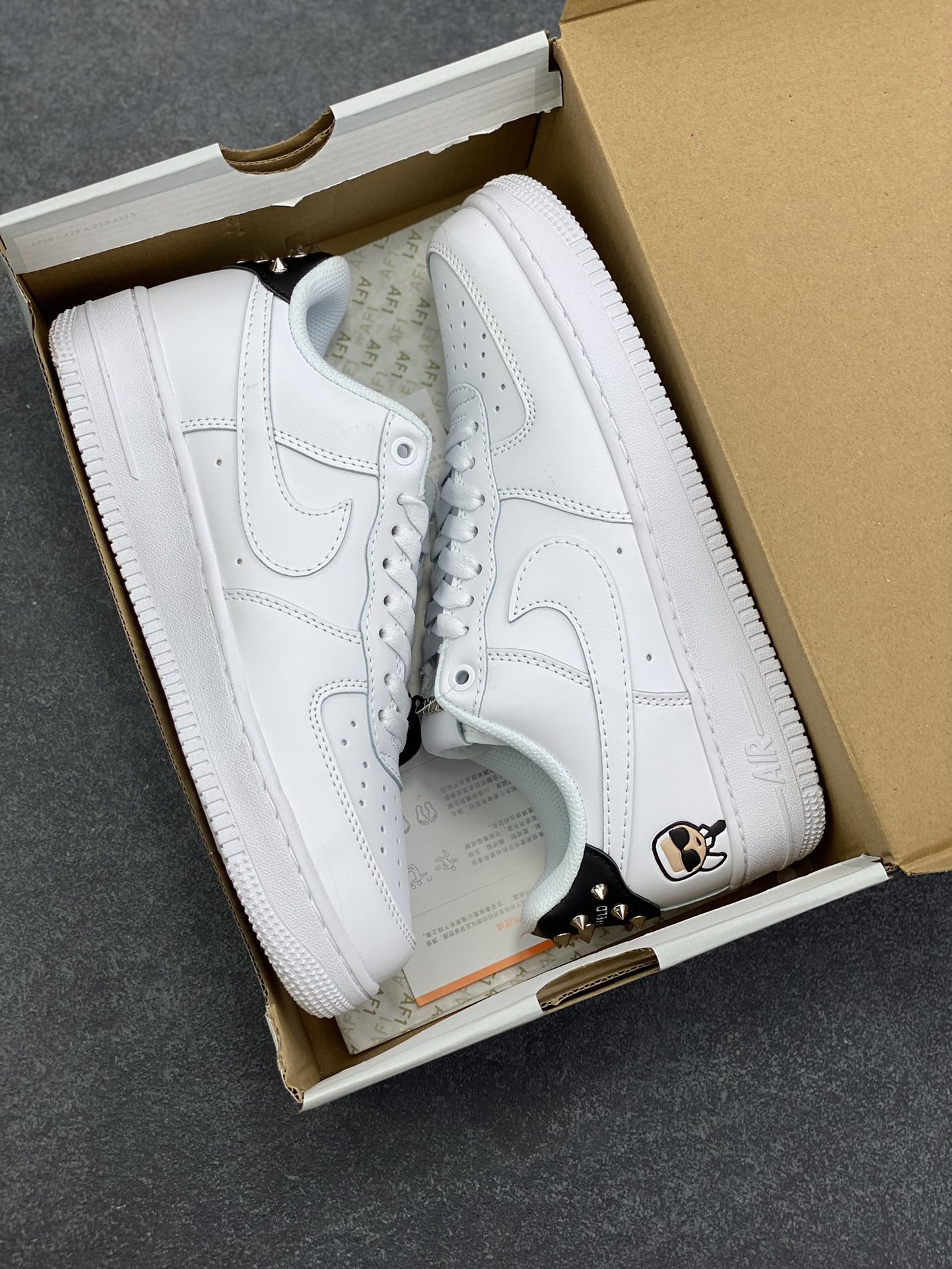 图片[9]-Nike Air Force 1 Low 空军一号低帮百搭休闲运动板鞋。柔软、弹性十足的缓震性能和出色的中底设计，横跨复古与现代的外型结合，造就出风靡全球三十多年的Force 1，直到今天还深受青睐。 货号：CW2288-111 尺码：36 36.5 37.5 38 38.5 39 40 40.5 41 42 42.5 43 44 44.5 45-选品中心