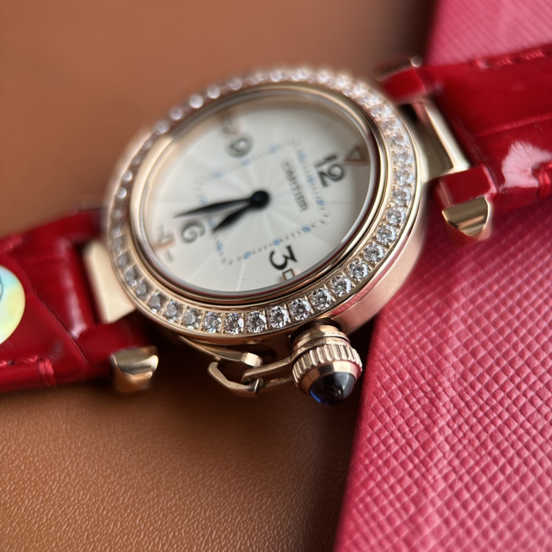 Cartier 卡地亚 Pasha 帕莎系列全新推出，品质 表盘直径30mm 厚度8.22mm