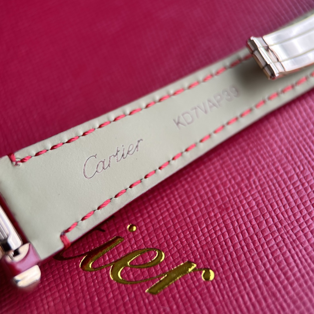 Cartier 卡地亚 Pasha 帕莎系列全新推出，品质 表盘直径30mm 厚度8.22mm