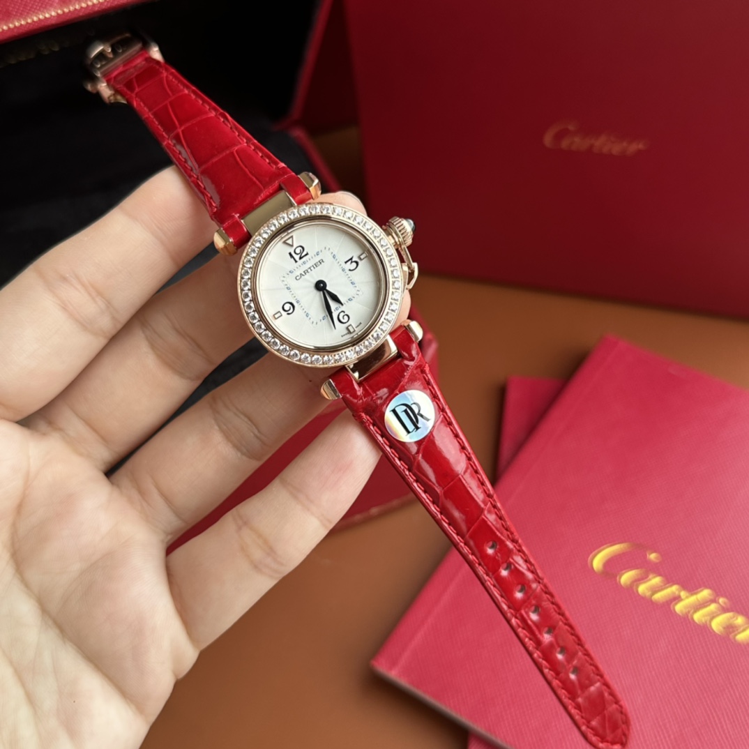 Cartier 卡地亚 Pasha 帕莎系列全新推出，品质 表盘直径30mm 厚度8.22mm