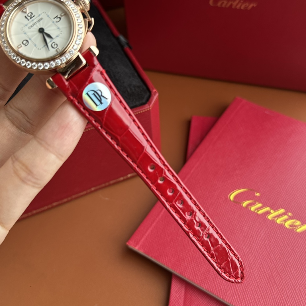 Cartier 卡地亚 Pasha 帕莎系列全新推出，品质 表盘直径30mm 厚度8.22mm