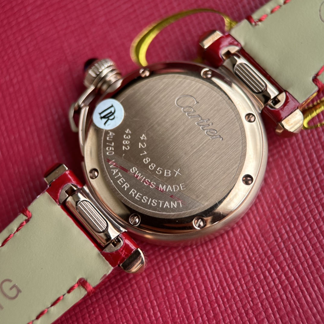 Cartier 卡地亚 Pasha 帕莎系列全新推出，品质 表盘直径30mm 厚度8.22mm