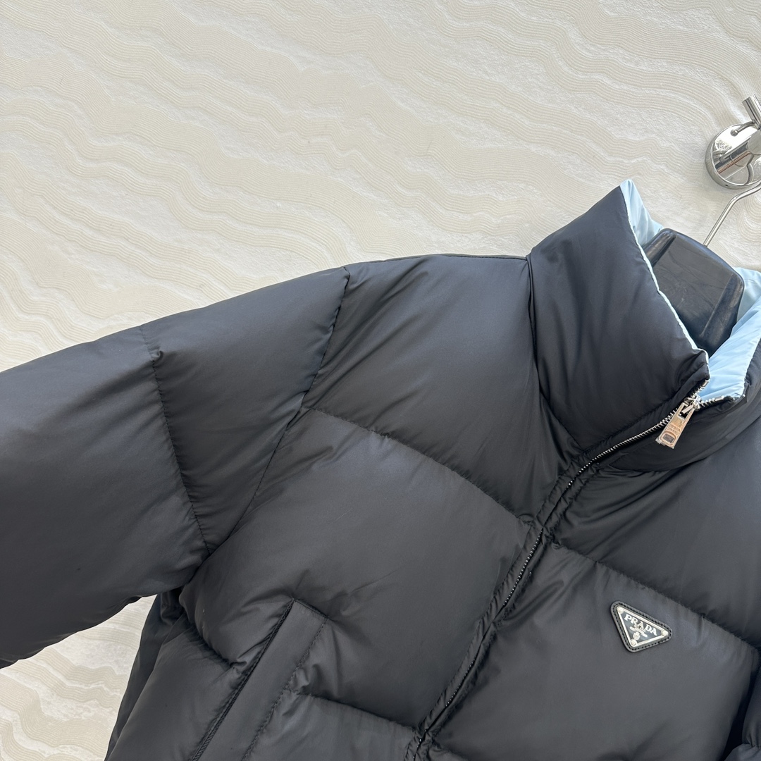 独家首发💙原单品质，PR减龄英伦风穿搭！气质短款面包羽绒服外套。经典夹克面包服高级感满满的。进口90白鹅