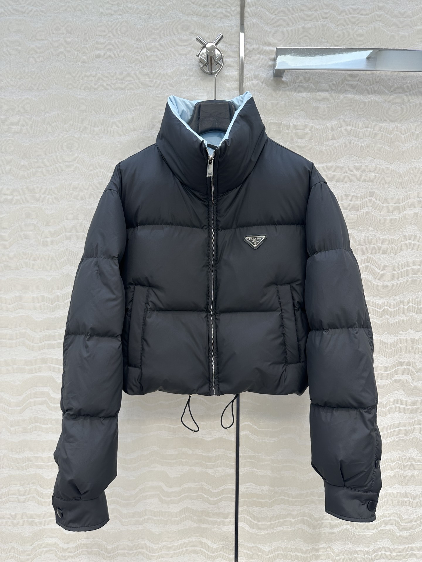 独家首发💙原单品质，PR减龄英伦风穿搭！气质短款面包羽绒服外套。经典夹克面包服高级感满满的。进口90白鹅