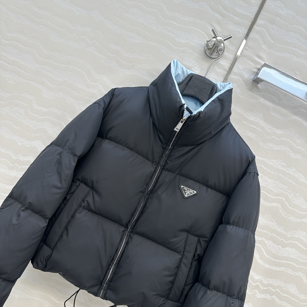 独家首发💙原单品质，PR减龄英伦风穿搭！气质短款面包羽绒服外套。经典夹克面包服高级感满满的。进口90白鹅