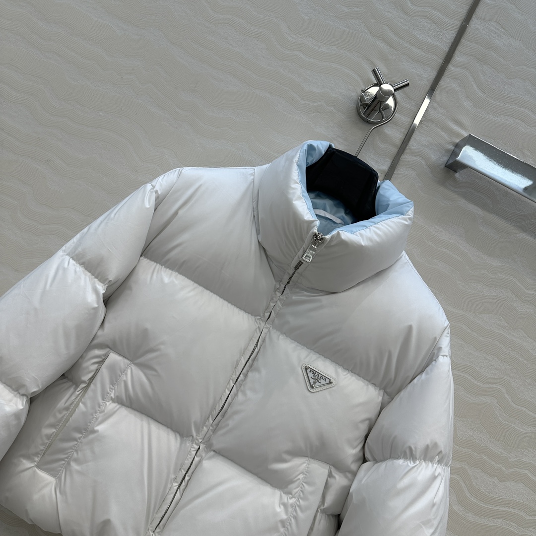 独家首发💙原单品质，PR减龄英伦风穿搭！气质短款面包羽绒服外套。经典夹克面包服高级感满满的。进口90白鹅