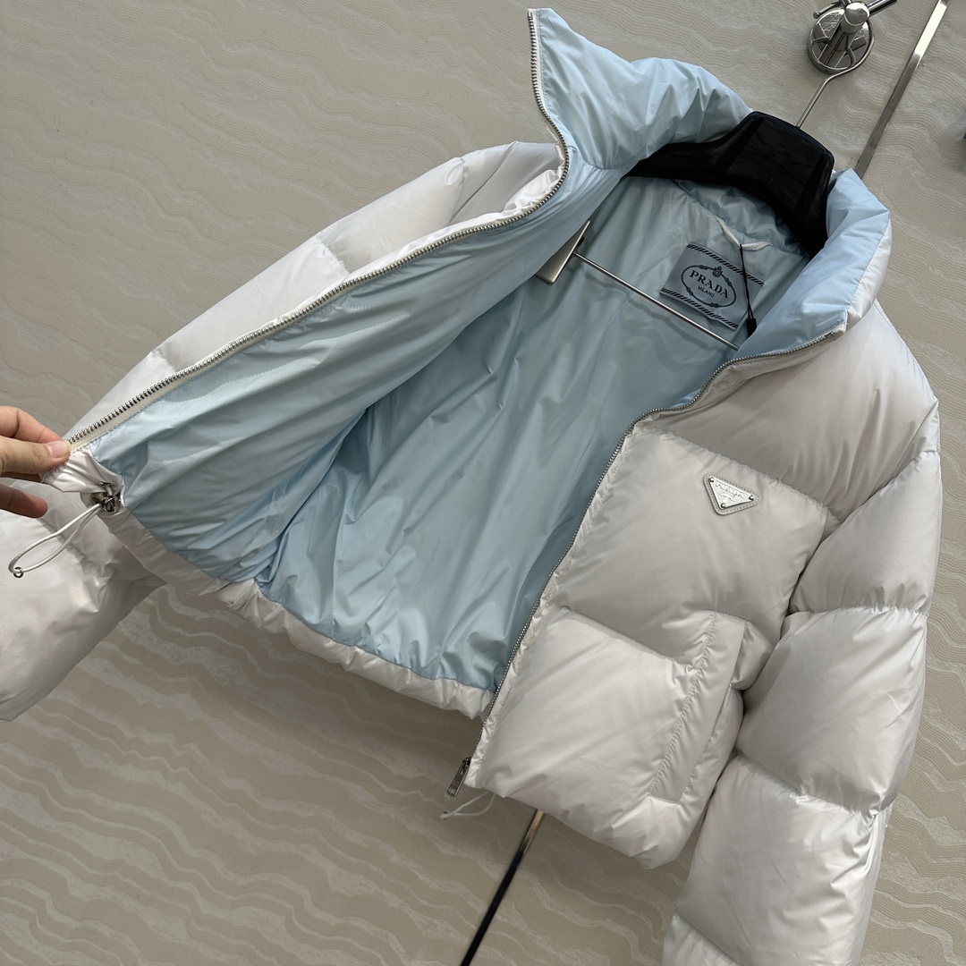 独家首发💙原单品质，PR减龄英伦风穿搭！气质短款面包羽绒服外套。经典夹克面包服高级感满满的。进口90白鹅