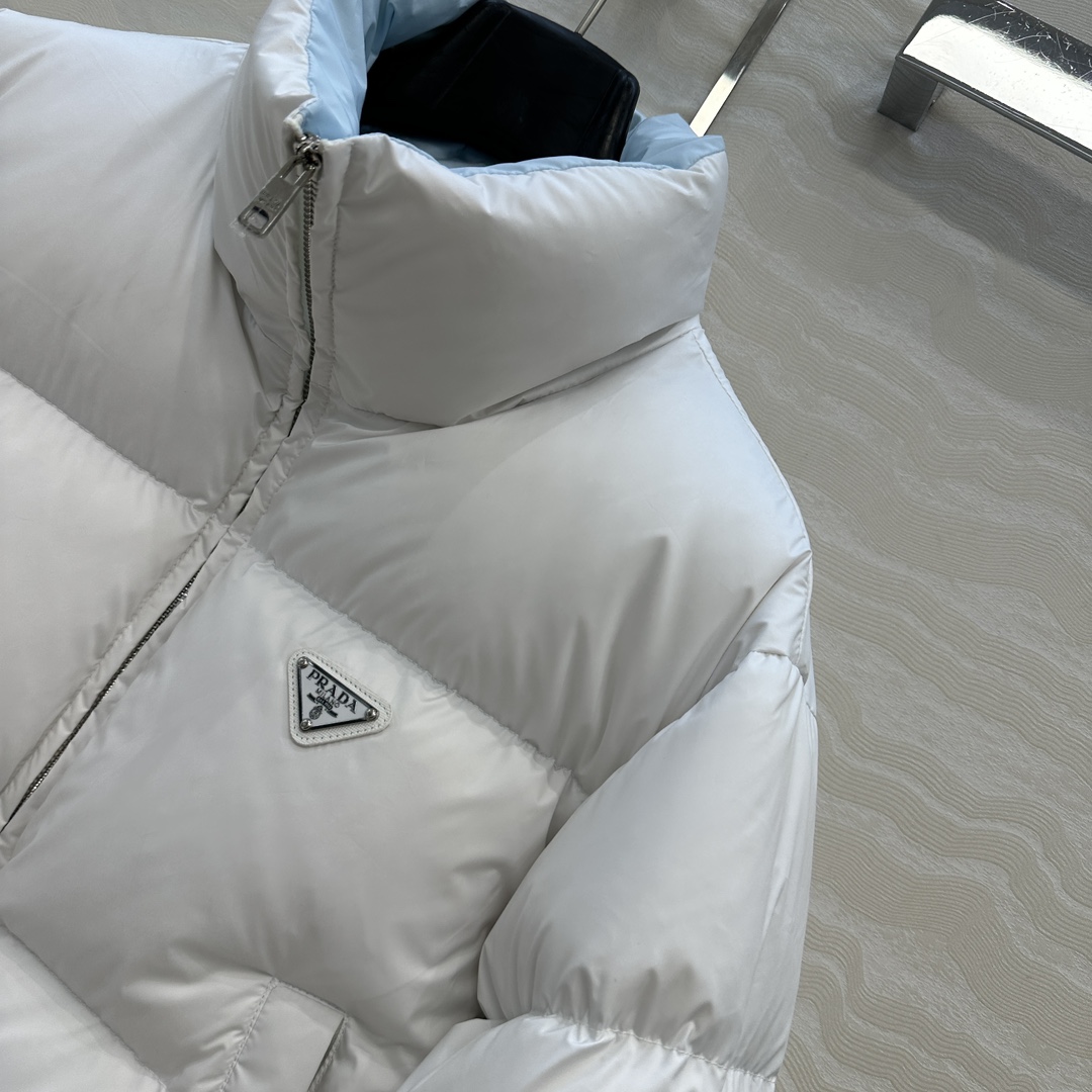 独家首发💙原单品质，PR减龄英伦风穿搭！气质短款面包羽绒服外套。经典夹克面包服高级感满满的。进口90白鹅