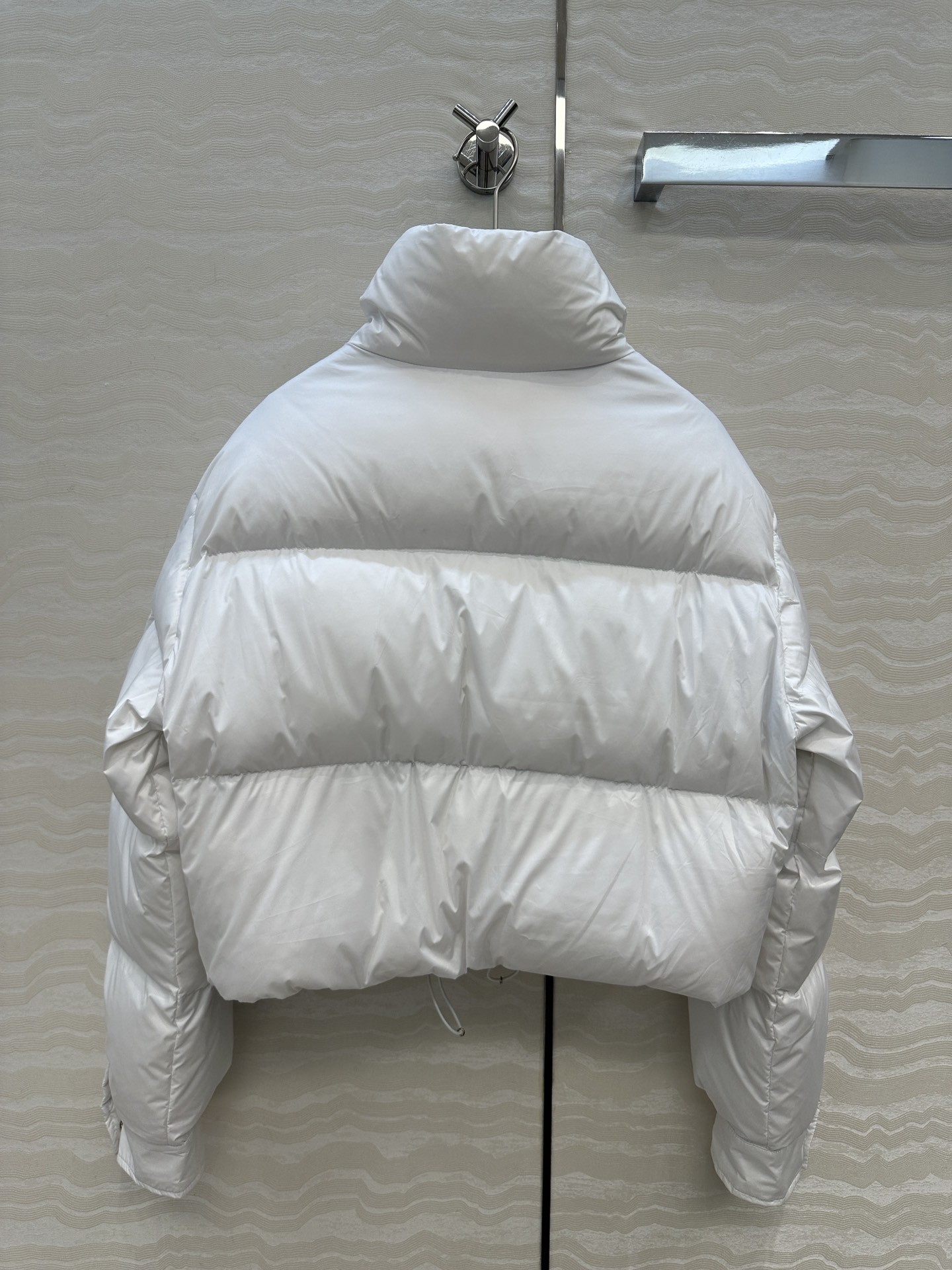 独家首发💙原单品质，PR减龄英伦风穿搭！气质短款面包羽绒服外套。经典夹克面包服高级感满满的。进口90白鹅