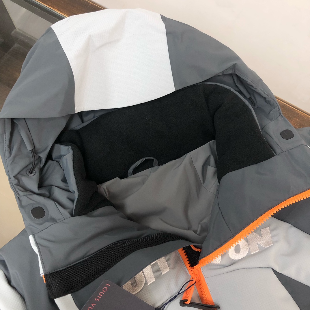 🆕🔥Louis vuitton/LV 驴家 拼接冲锋衣连帽羽绒服 重磅首发重工羽绒服，男女同款。使用出色