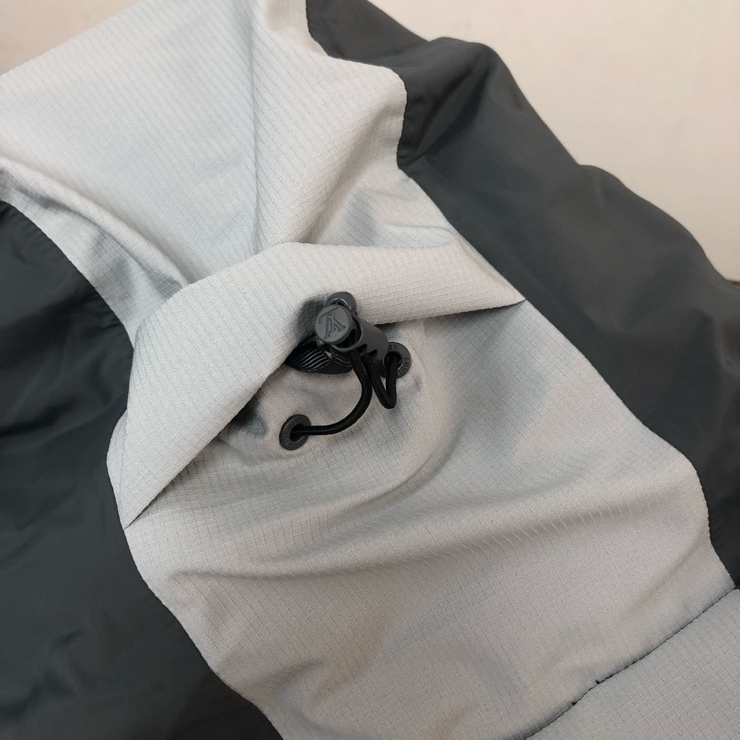 🆕🔥Louis vuitton/LV 驴家 拼接冲锋衣连帽羽绒服 重磅首发重工羽绒服，男女同款。使用出色