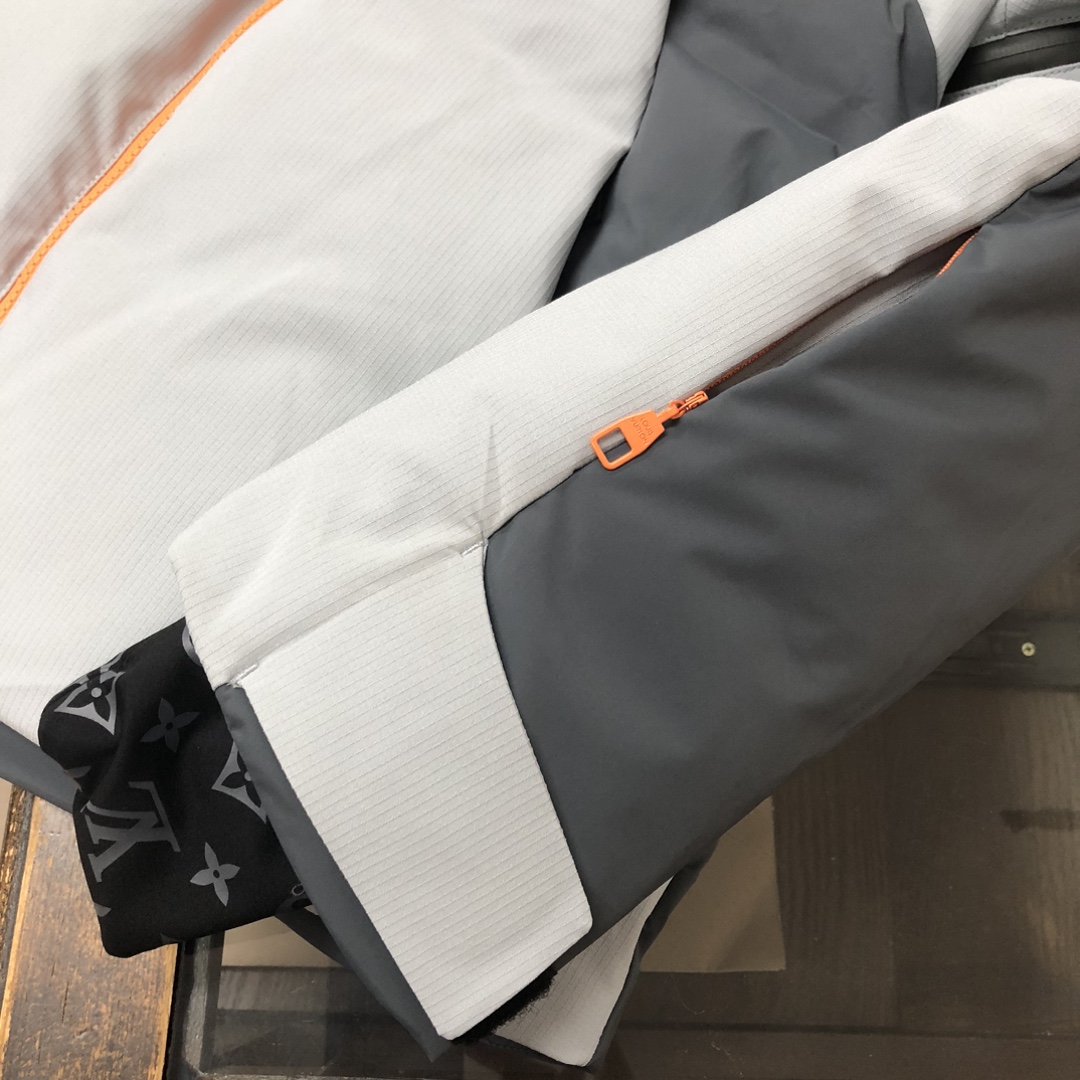 🆕🔥Louis vuitton/LV 驴家 拼接冲锋衣连帽羽绒服 重磅首发重工羽绒服，男女同款。使用出色