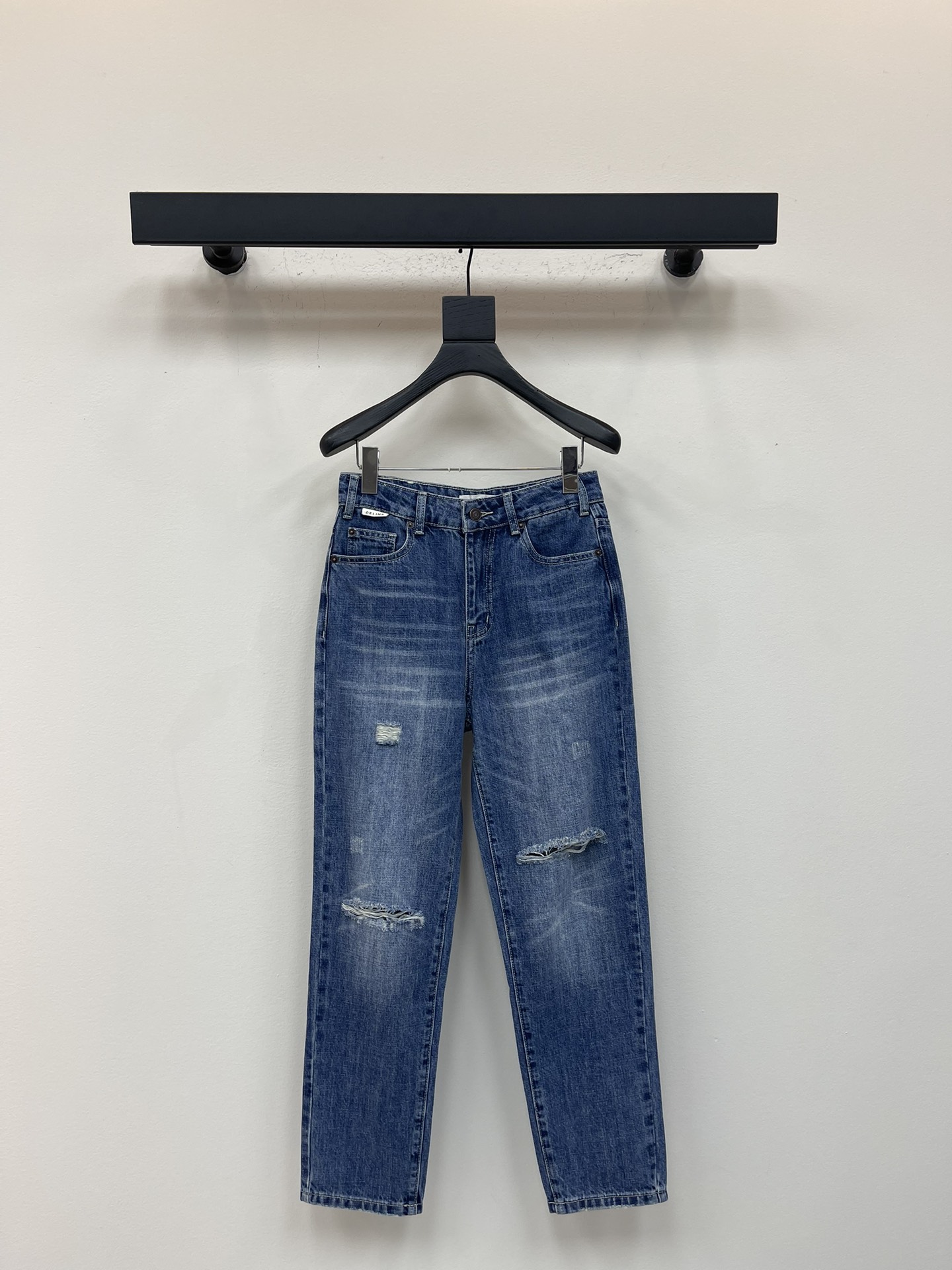 NO:566525,Celin*25 new high-waisted ripped jeans. Customized washed denim cotton fabric with hand-made holes, full of retro feel!  The high-waist design elongates the proportion of the legs, making you look taller and slimmer. It can be worn with T-shirts, shirts, and sweatshirts. It can be easily worn in casual or street style. It is suitable for daily outings, comfortable and fashionable, and is a must-have and versatile item in the wardrobe!  Size 25-30,,celine,hoodie,sweatshirts,jeans,shirts,tees,t-shirt,alexander wang19860909Celin*25新款高腰破洞牛仔裤.定制洗水牛仔棉面料 手工磨破洞,复古感满满！高腰设计拉长腿部比例,显高显瘦,随便搭T恤、衬衫、卫衣都OK,休闲or街头风都能轻松驾驭.日常出街都很适合,舒适又时髦,是衣橱必备百搭单品！尺码25-30,,celine,hoodie,sweatshirts,jeans,shirts,tees，t-shirt,alexander wang,Women's clothing