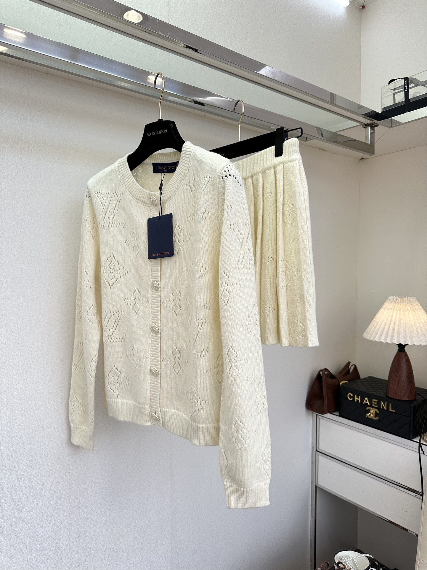 25 F LV早秋镂空钩花针织套装 少女漫画即视感² /套●SIZE SML●